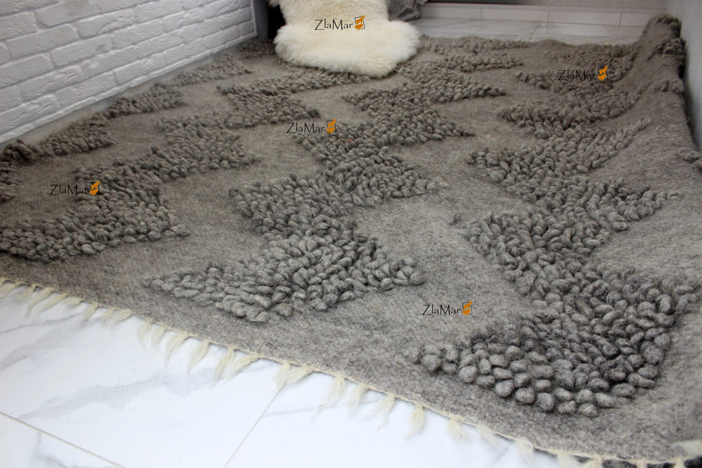 Carpathian Wool Blanket “Grey Zigzag Bouclé” 200×220 cm – Premium Handmade Natural Wool
