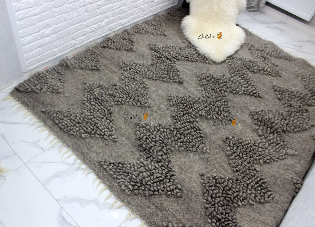 Carpathian Wool Blanket “Grey Zigzag Bouclé” 200×220 cm – Premium Handmade Natural Wool