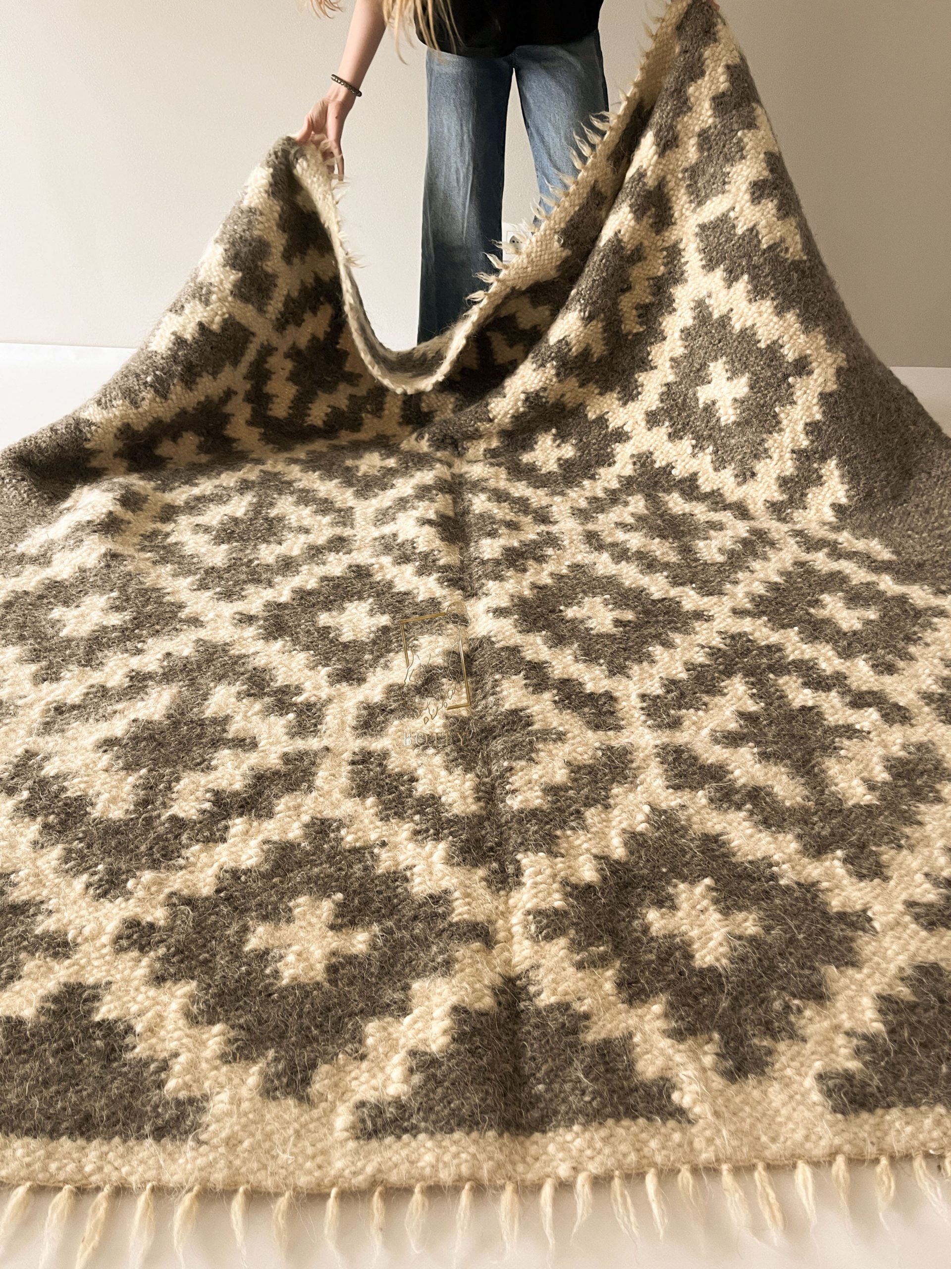 Carpathian Wool Blanket “Bokeh” 200×220 cm – Premium Handmade Natural Wool