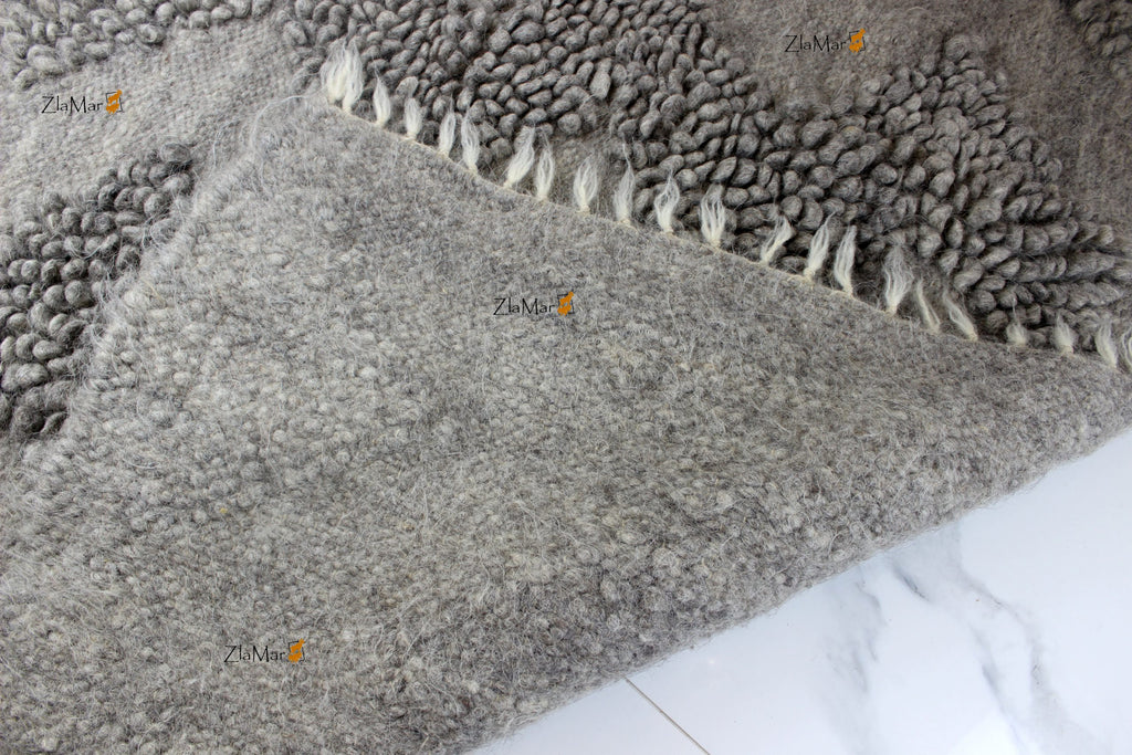 Carpathian Wool Blanket “Grey Zigzag Bouclé” 200×220 cm – Premium Handmade Natural Wool