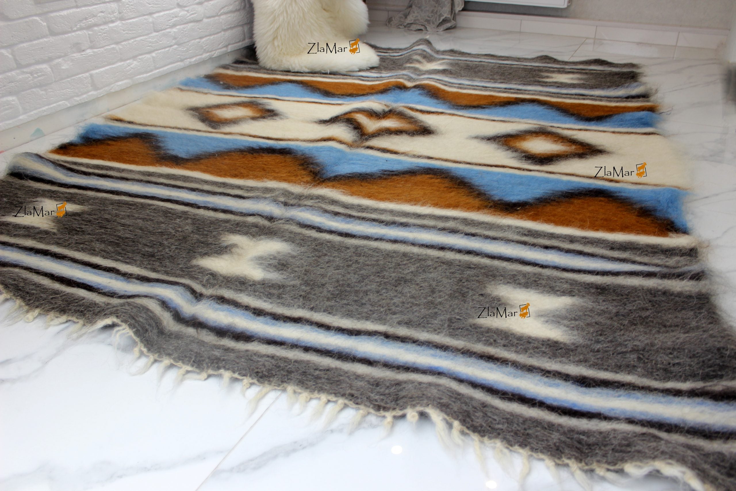 Carpathian Wool Blanket “Mountains” 150×210 cm – Premium Handmade Natural Wool