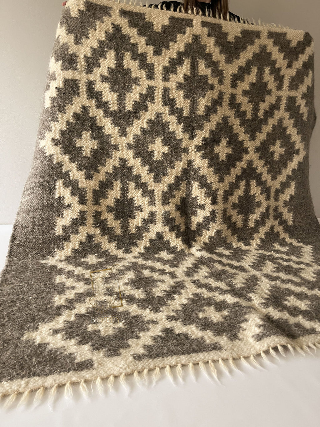 Carpathian Wool Blanket “Bokeh” 200×220 cm – Premium Handmade Natural Wool