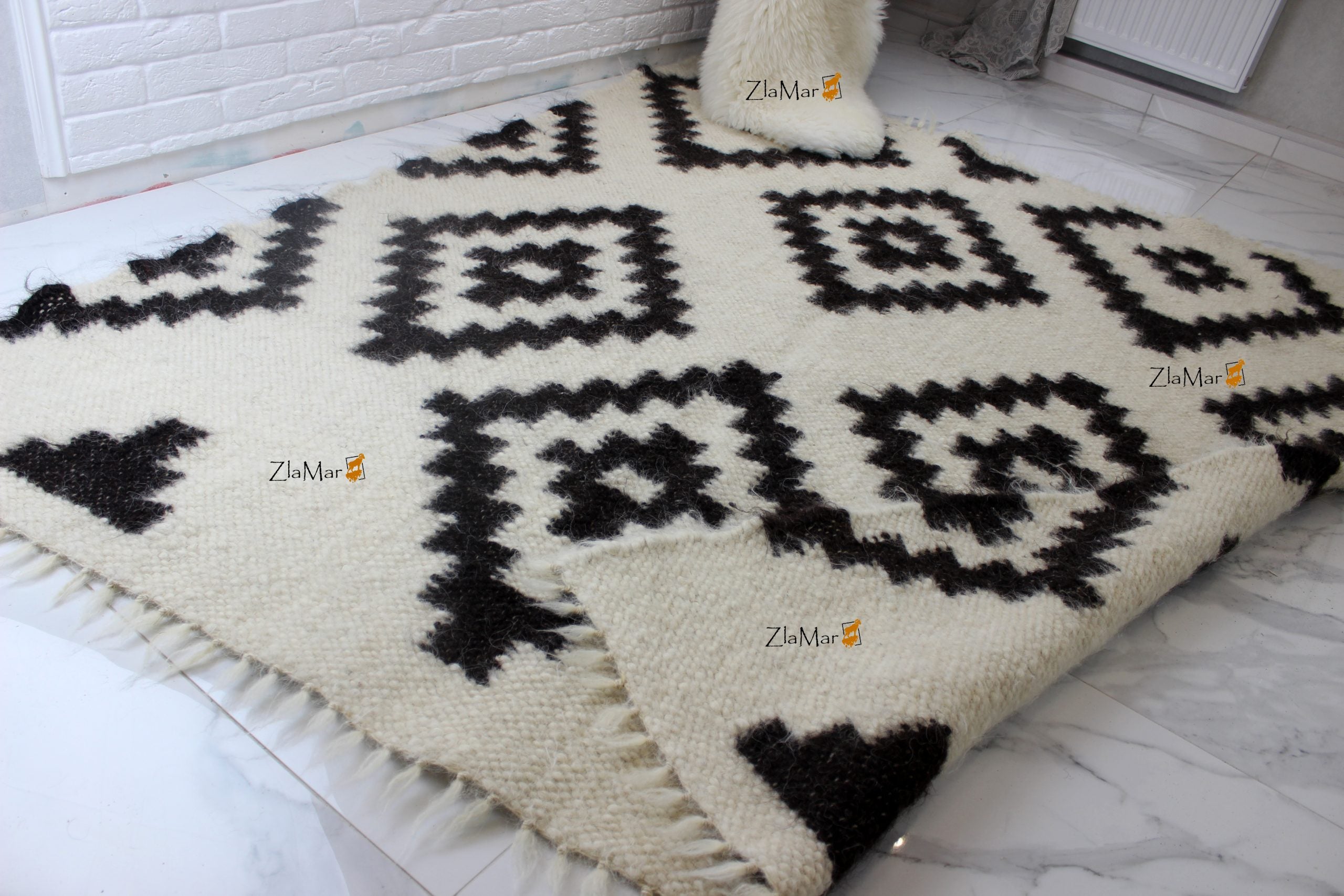 Carpathian Wool Blanket Black & White 150×200 cm – Premium Handmade Natural Wool