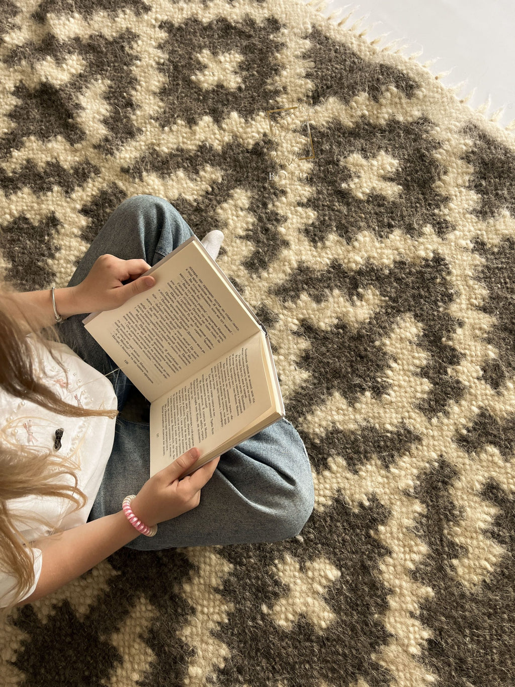 Carpathian Wool Blanket “Bokeh” 200×220 cm – Premium Handmade Natural Wool