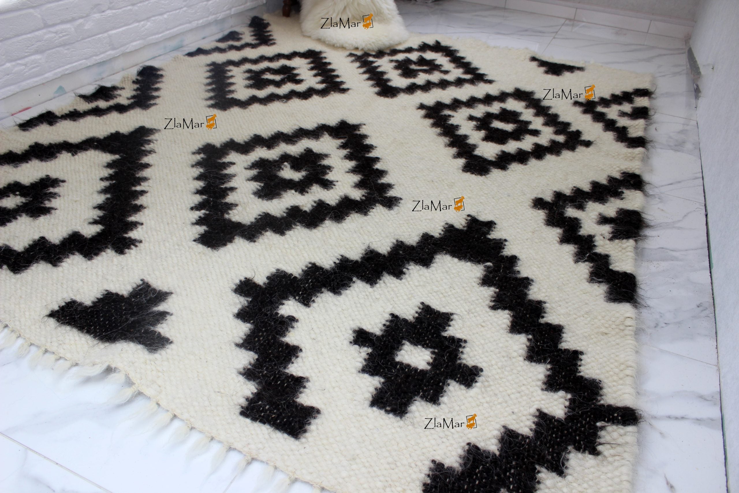 Carpathian Wool Blanket Black & White 150×200 cm – Premium Handmade Natural Wool
