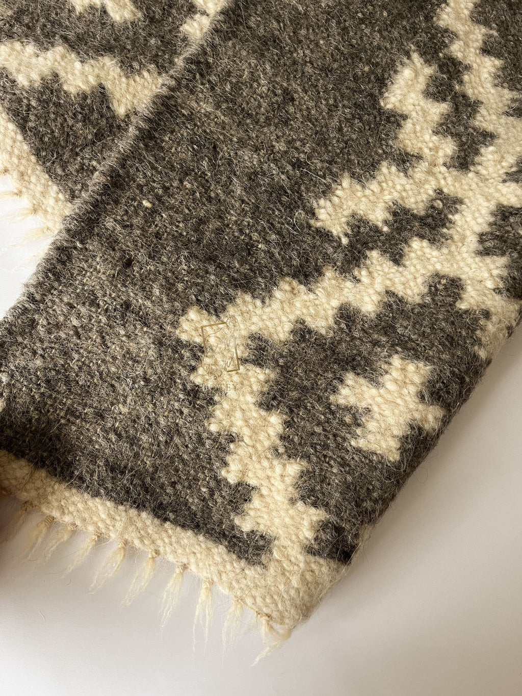 Carpathian Wool Blanket “Bokeh” 200×220 cm – Premium Handmade Natural Wool