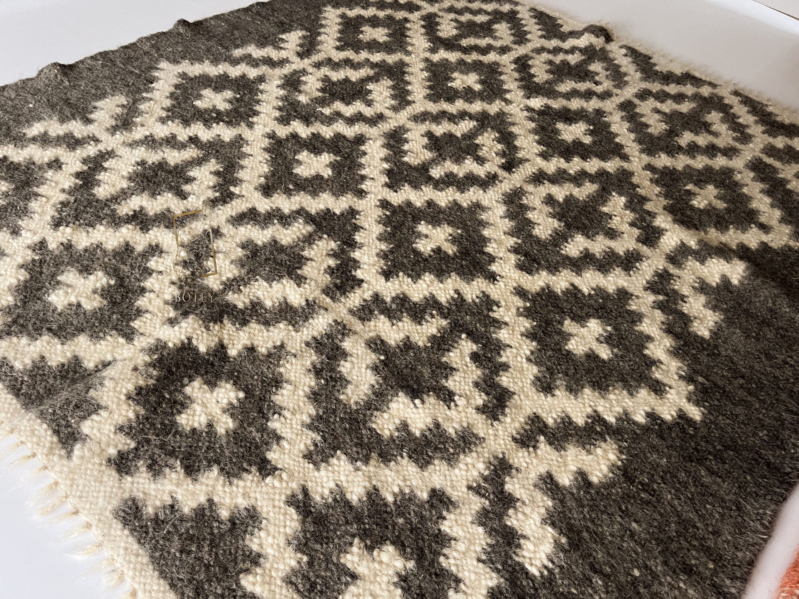 Carpathian Wool Blanket “Bokeh” 200×220 cm – Premium Handmade Natural Wool