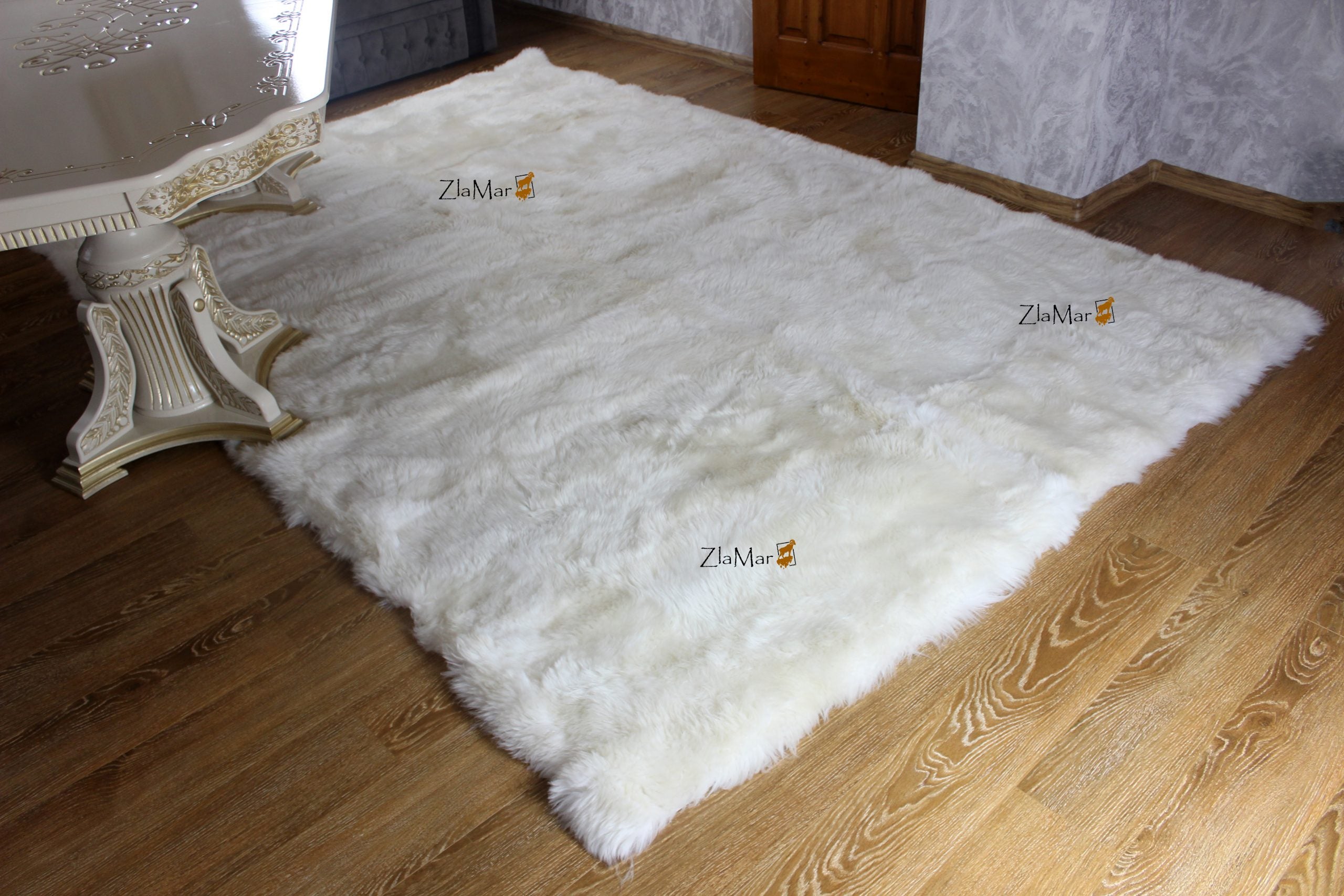 Large Rectangular Sheepskin Rug (250×180 cm) – Natural White Fur Carpet