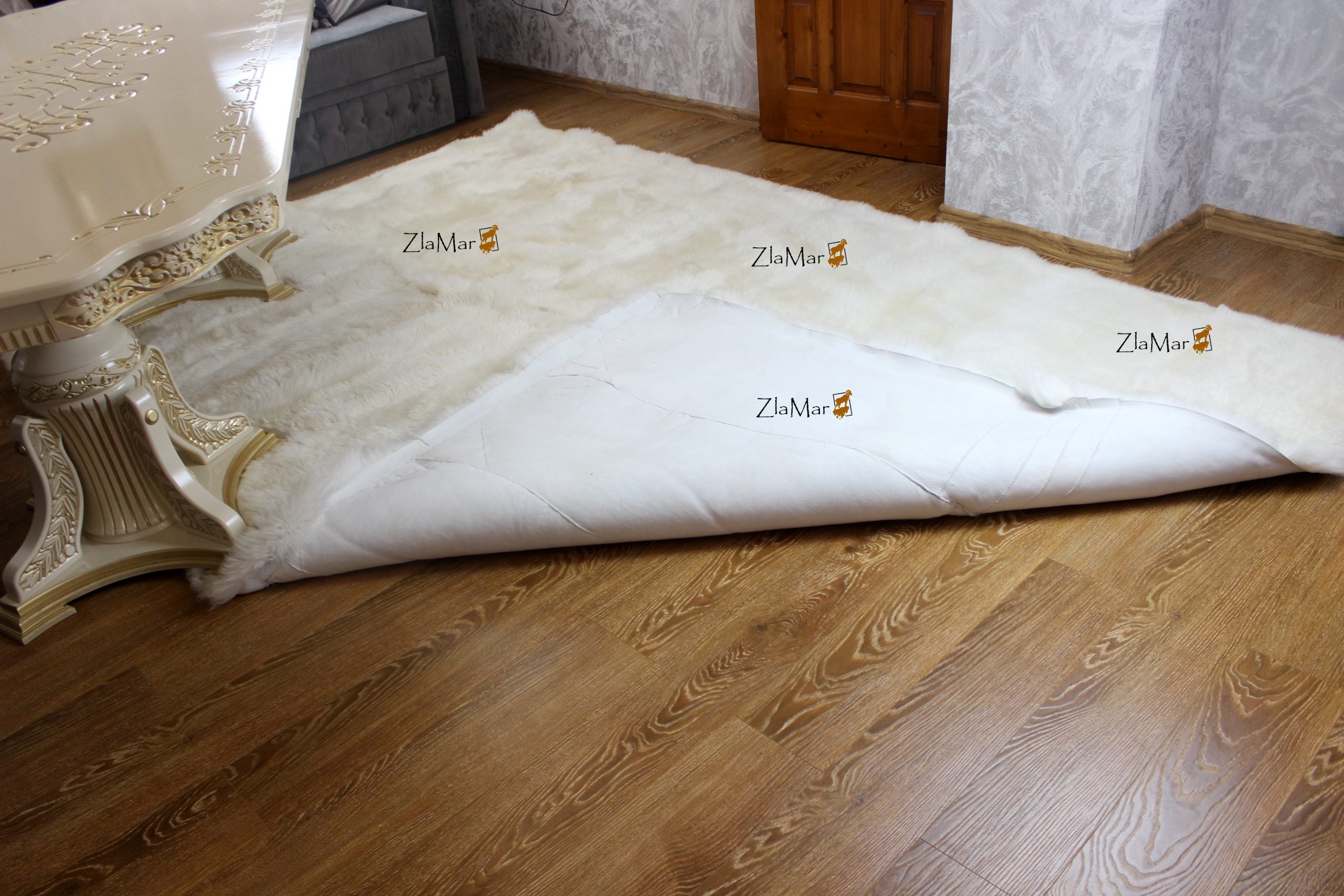 Large Rectangular Sheepskin Rug (250×180 cm) – Natural White Fur Carpet