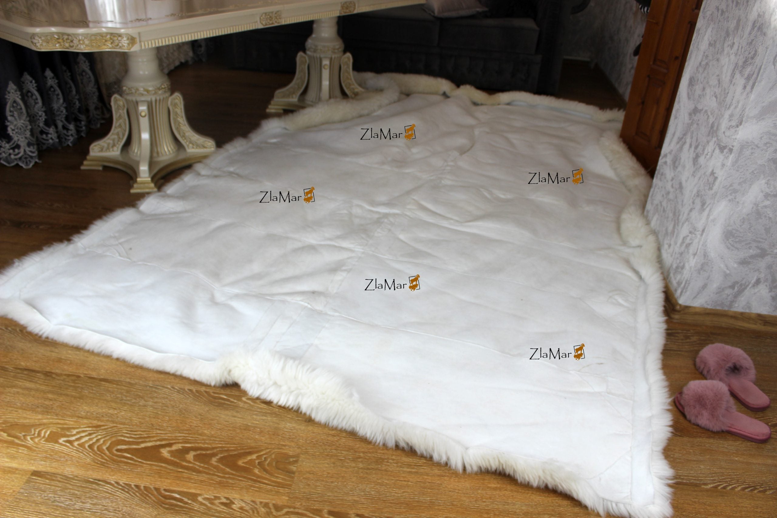 Large Rectangular Sheepskin Rug (250×180 cm) – Natural White Fur Carpet