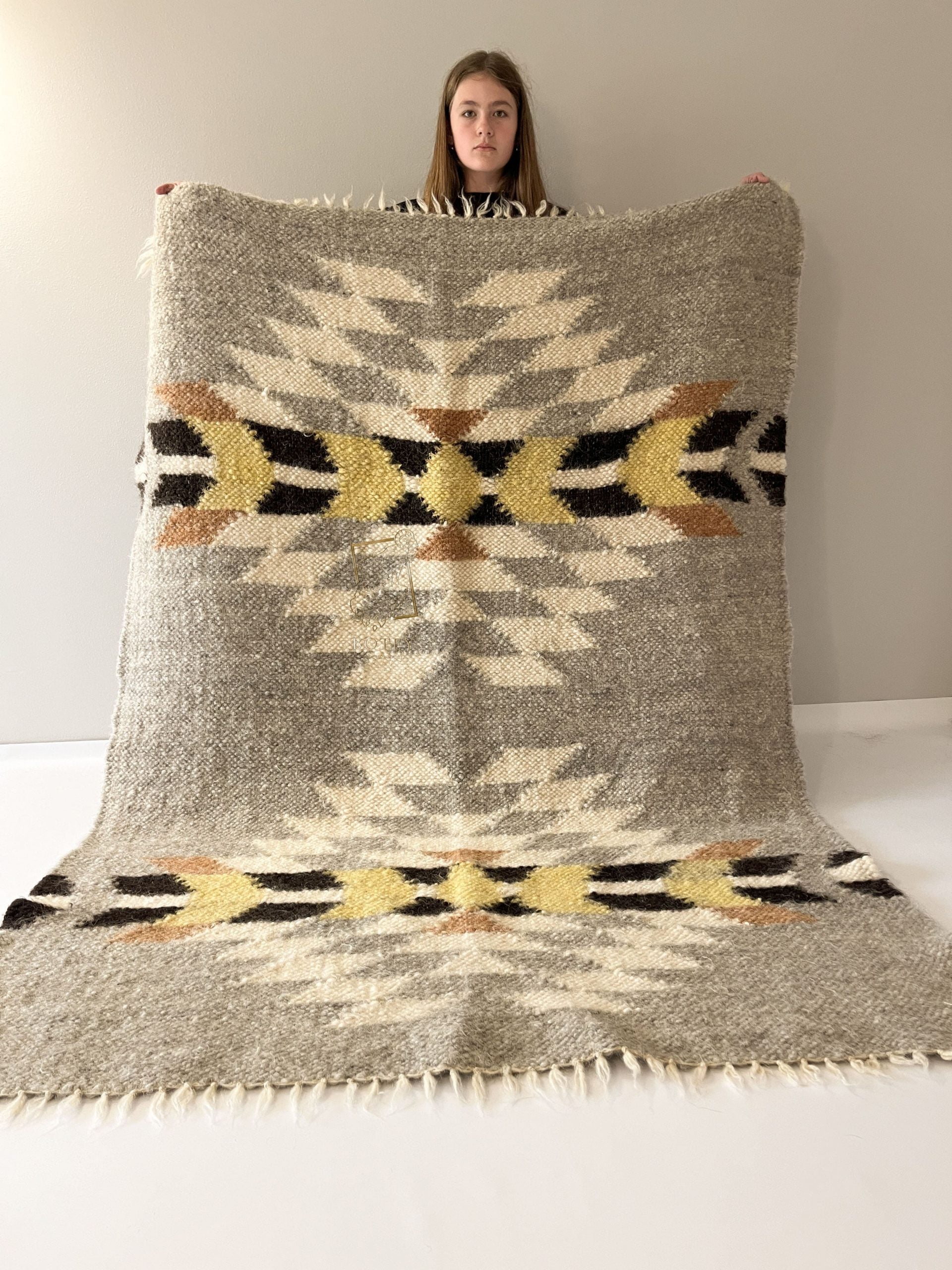 Carpathian Wool Blanket “Cupid’s Arrows” 200×220 cm – Premium Handmade Natural Wool