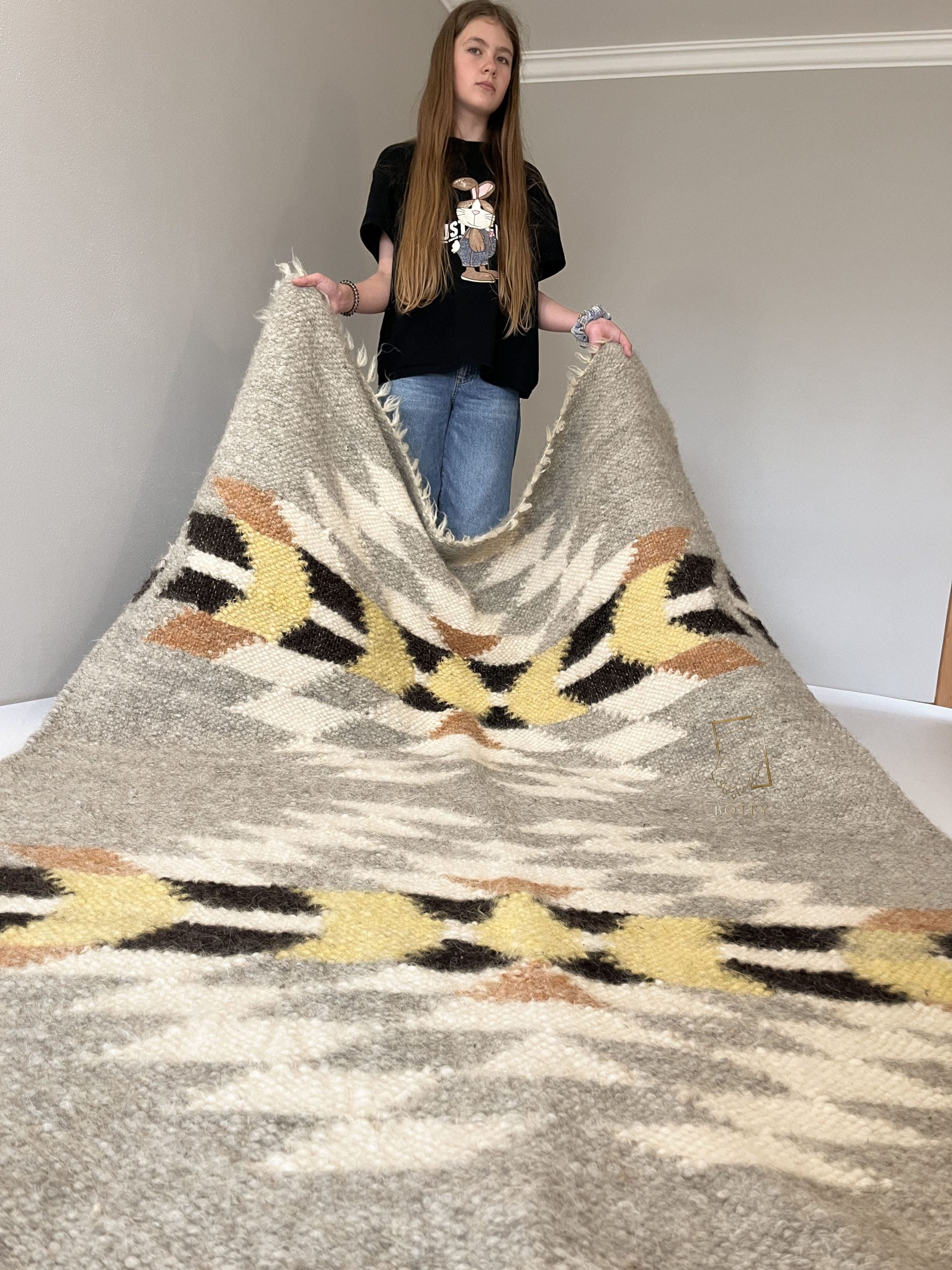 Carpathian Wool Blanket “Cupid’s Arrows” 200×220 cm – Premium Handmade Natural Wool