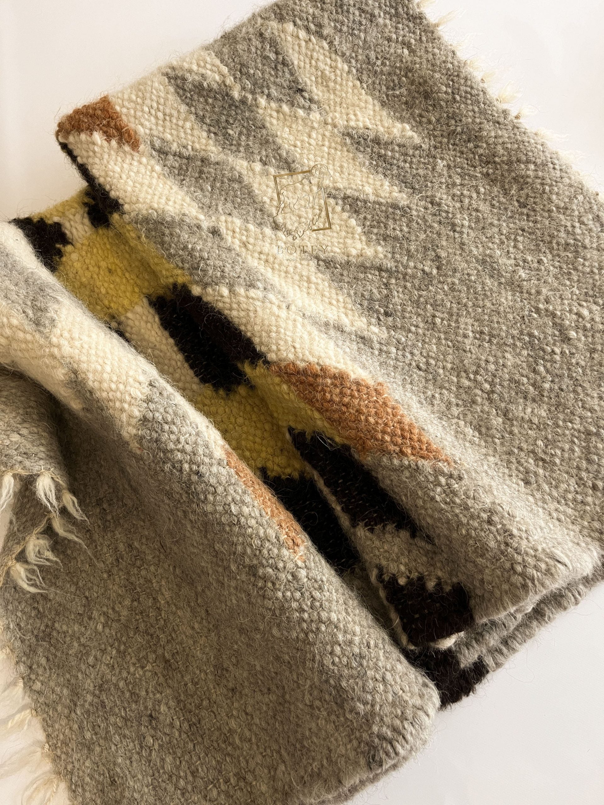 Carpathian Wool Blanket “Cupid’s Arrows” 200×220 cm – Premium Handmade Natural Wool