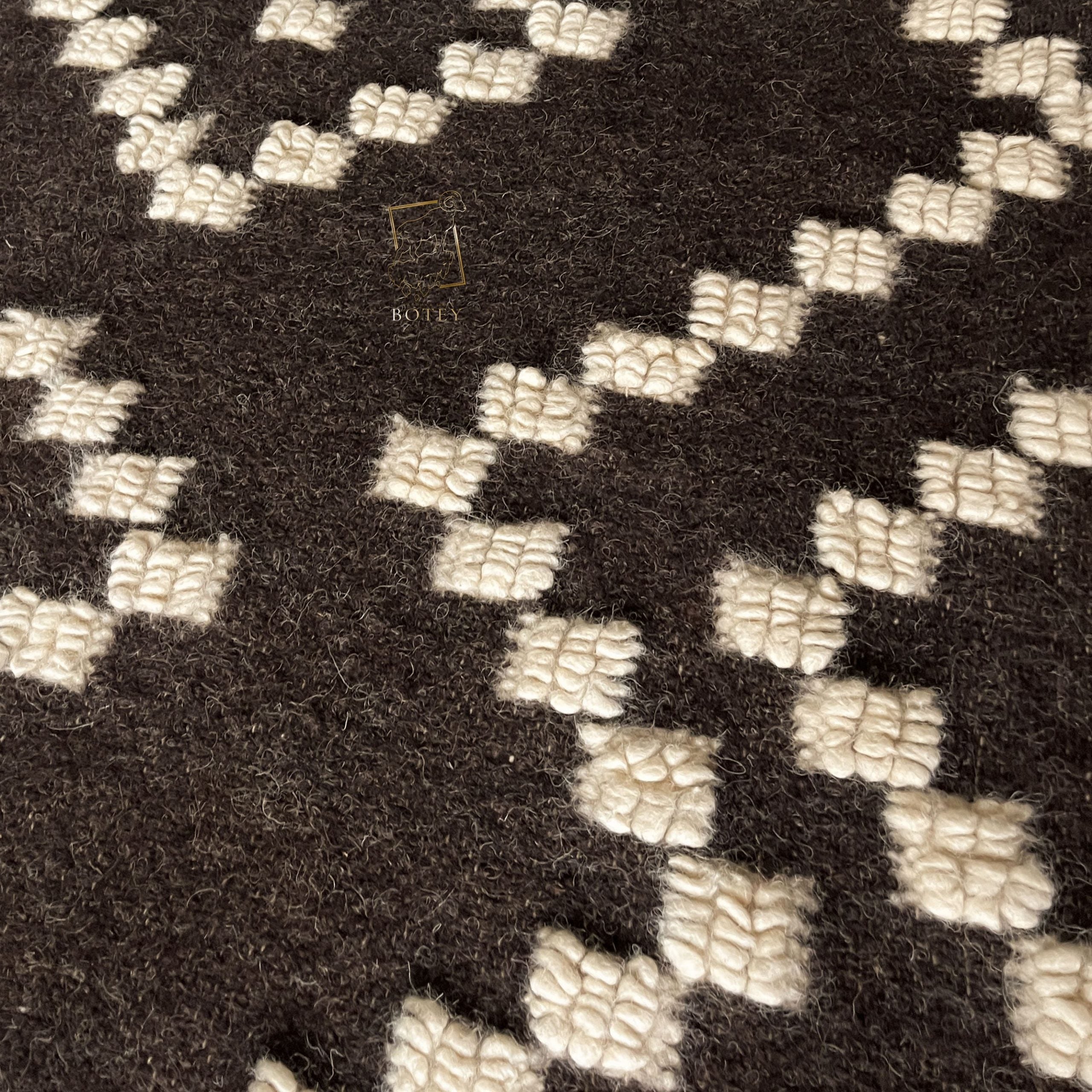 Carpathian Wool Blanket “Lord” 150×220 cm – Premium Handmade Natural Wool