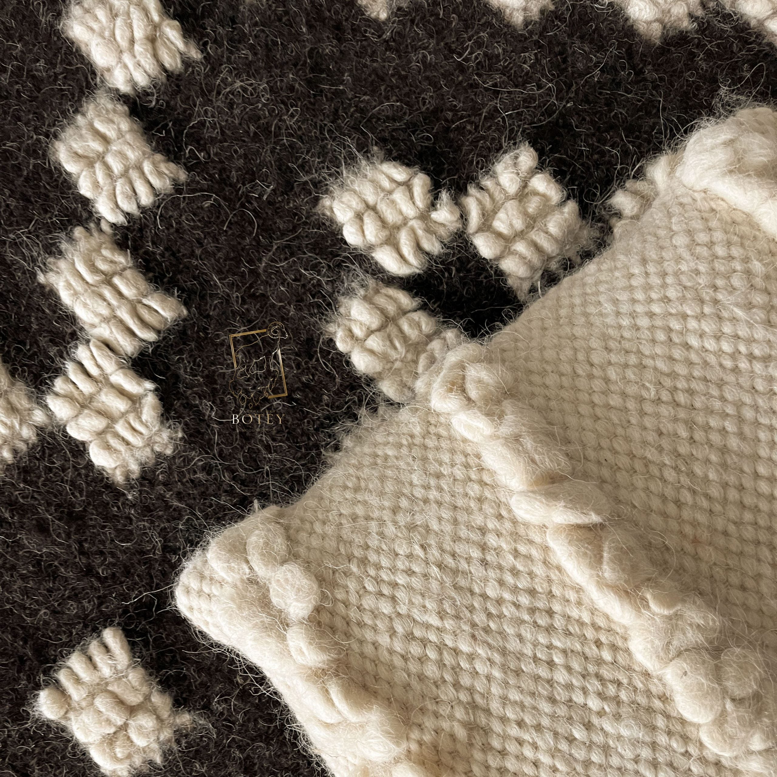 Carpathian Wool Blanket “Lord” 200×220 cm – Premium Handmade Natural Wool