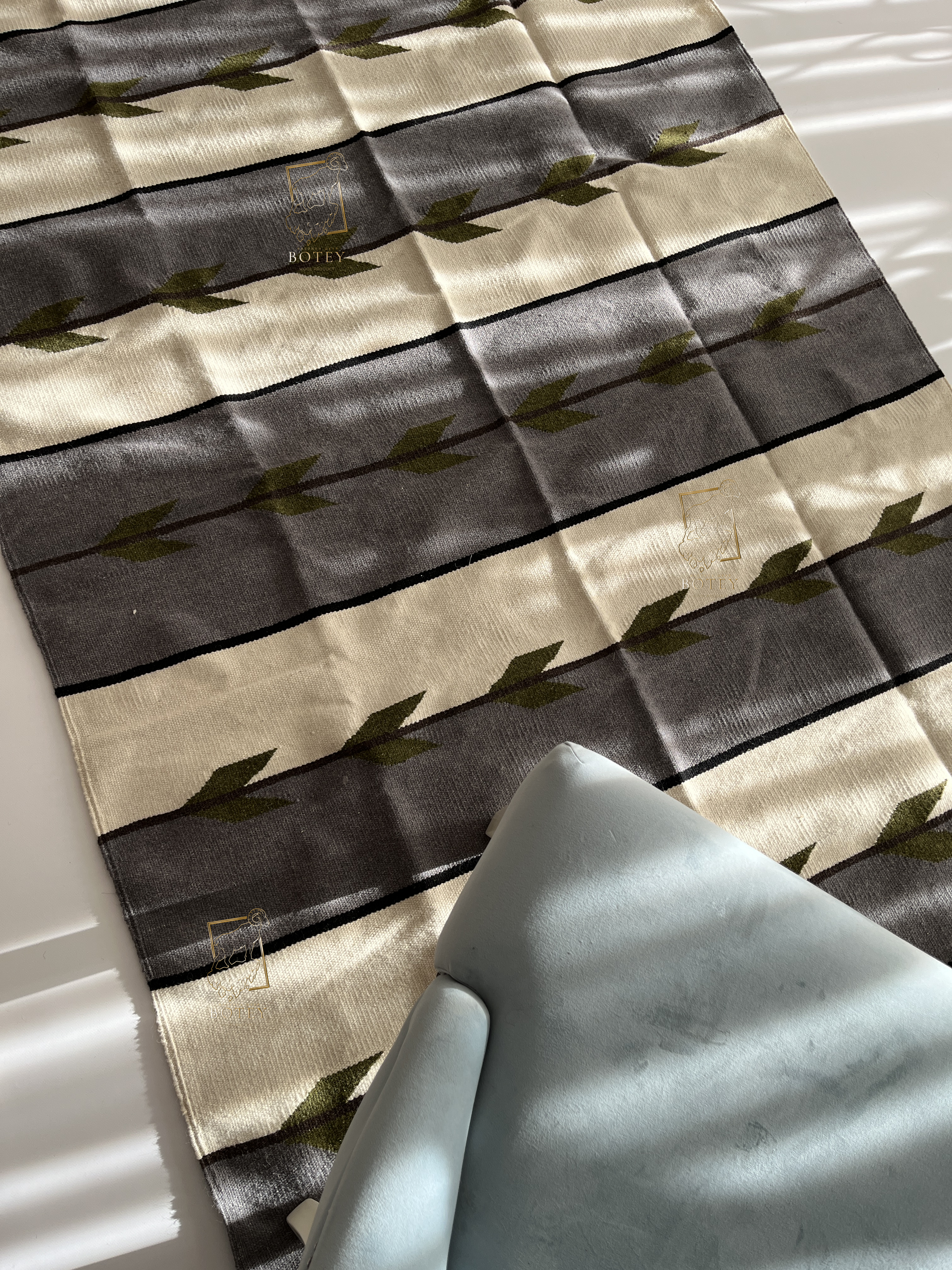 Handmade Hutsul Wool Rug “Leaves” – Natural Wool Carpet 200×140 cm