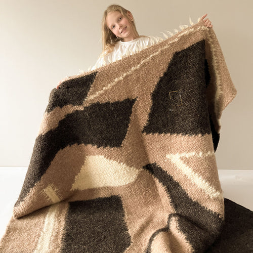 Carpathian Wool Blanket “Gorgany” 200×220 cm – Premium Handmade Natural Wool