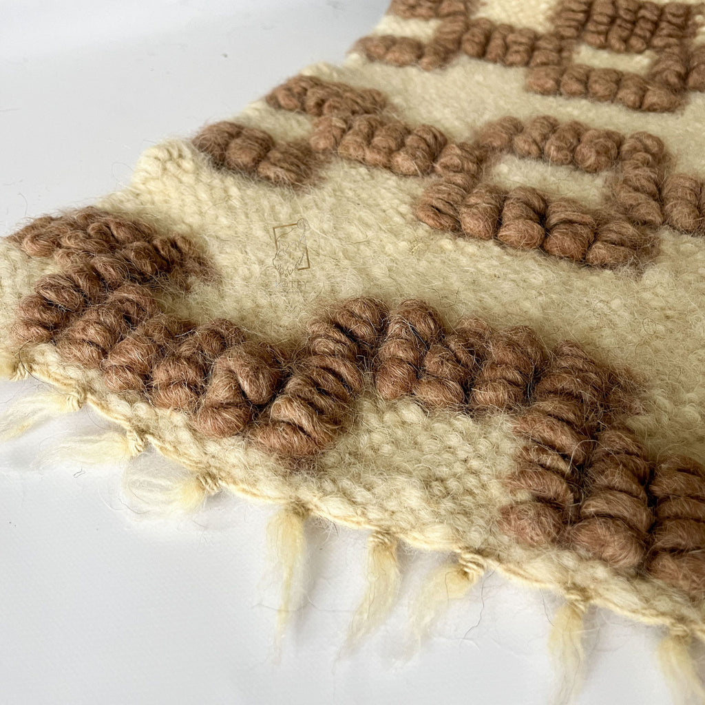 Wool Runner Rug “Chain Pattern” 80×150 cm – Handmade Natural Wool