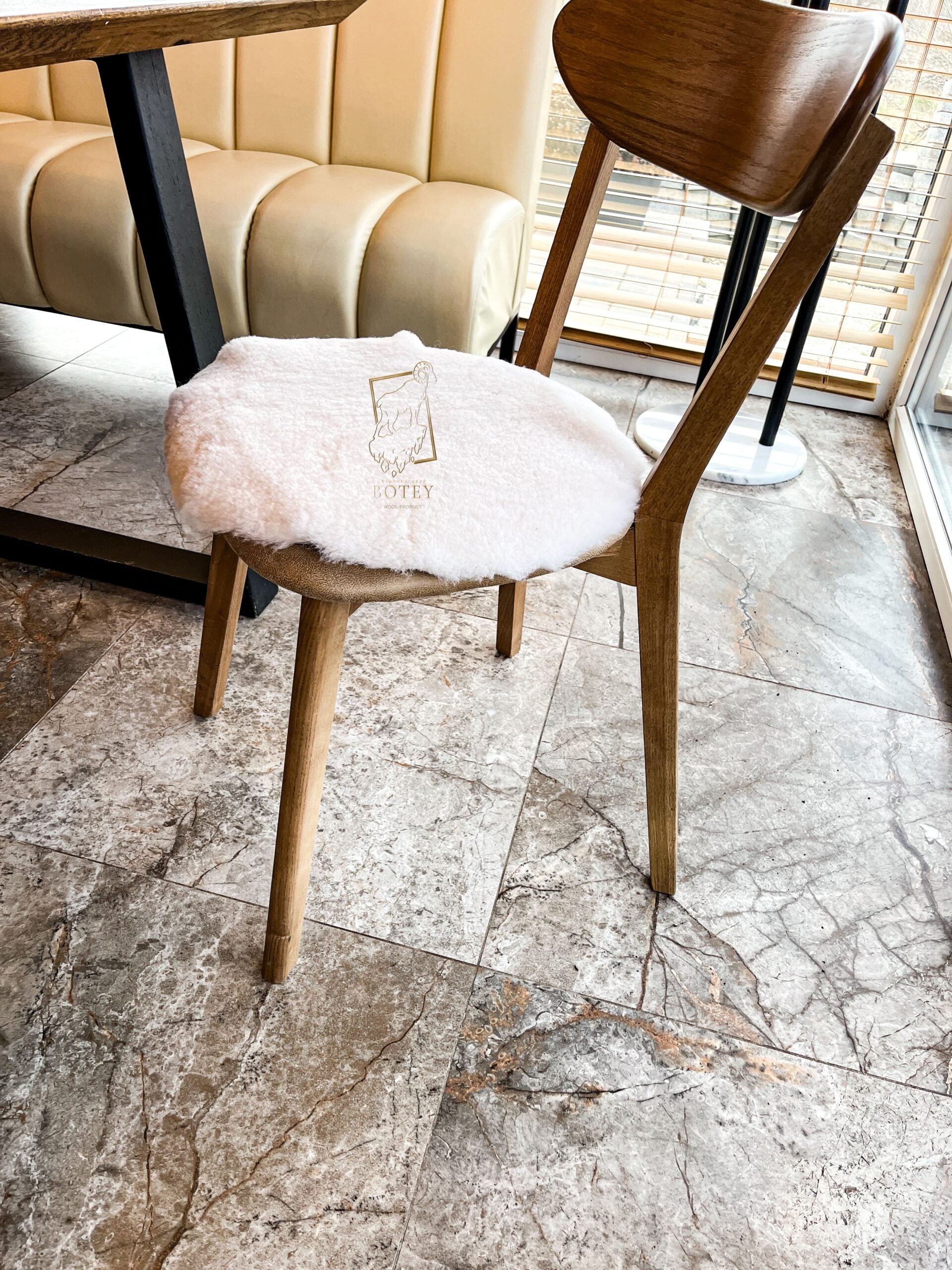 Round Sheared Sheepskin Seat Cover 50×50 cm – Natural Wool Cushion
