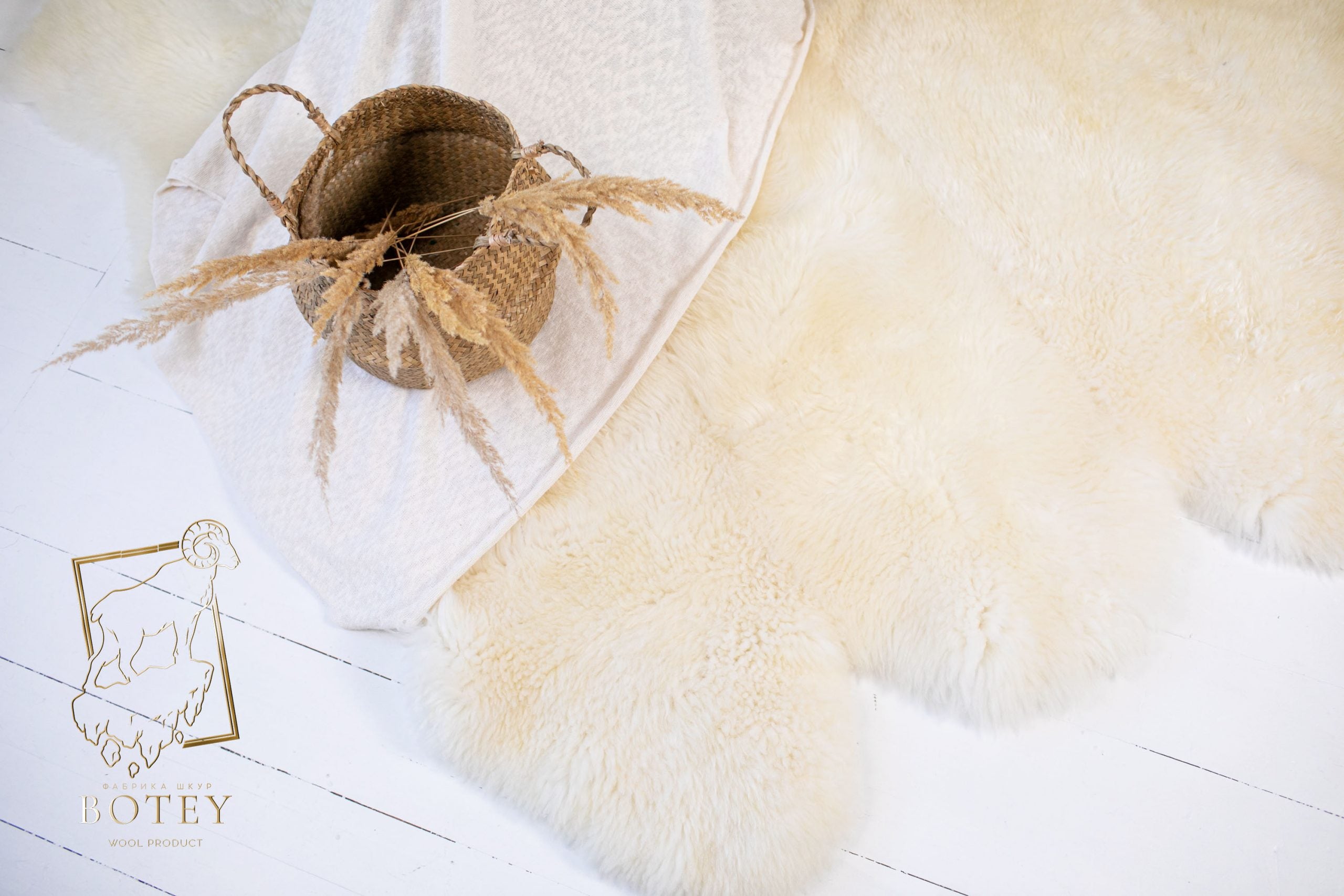 Sheepskin Rug 8-in-1 (200×190 cm) – Ivory Natural Fur Carpet