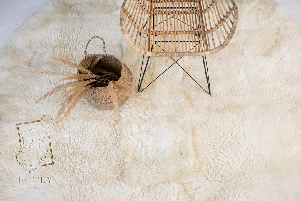 Round Sheepskin Rug (150×150 cm) – Natural Ivory Fur Carpet