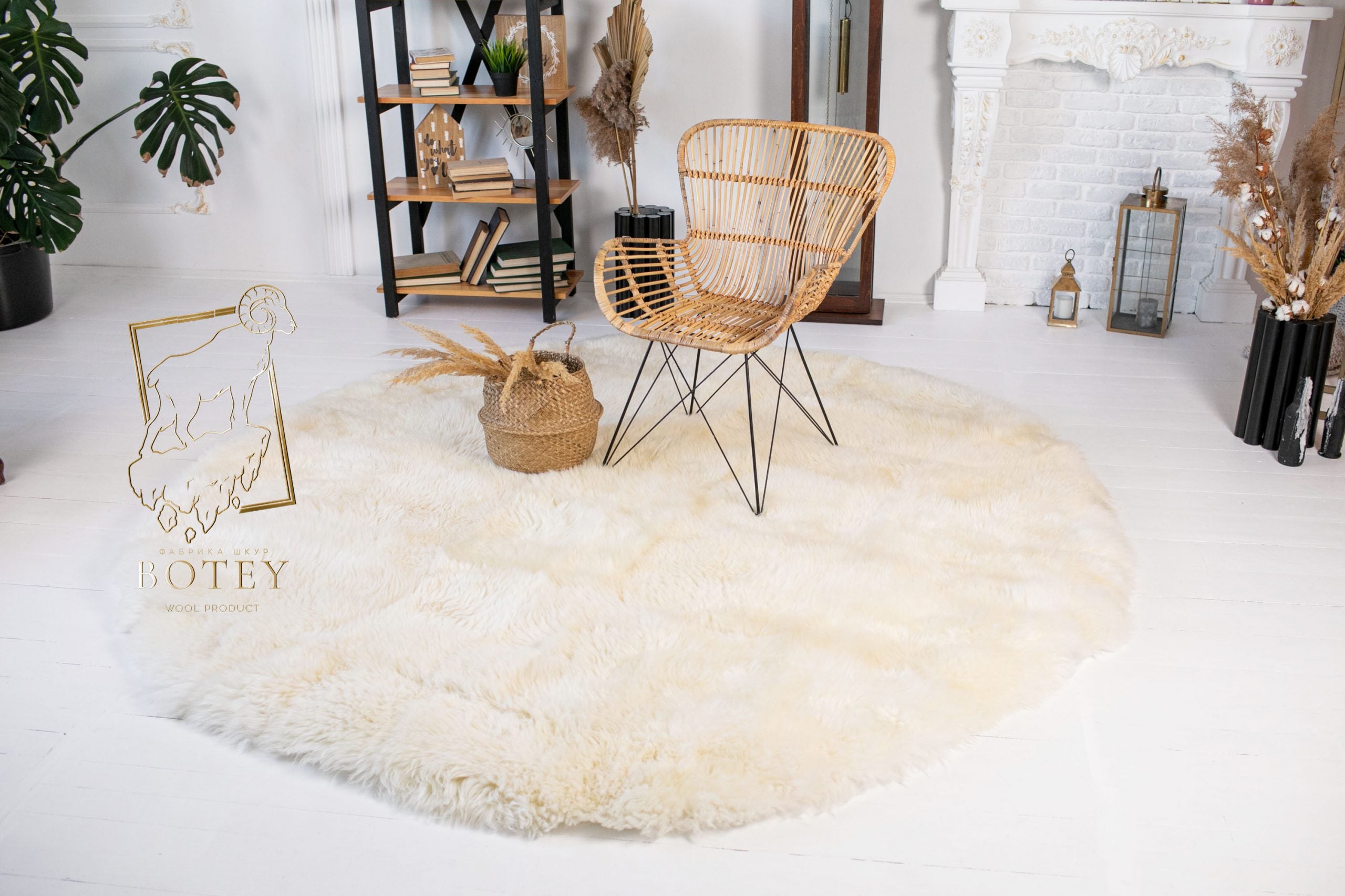 Round Sheepskin Rug (150×150 cm) – Natural Ivory Fur Carpet