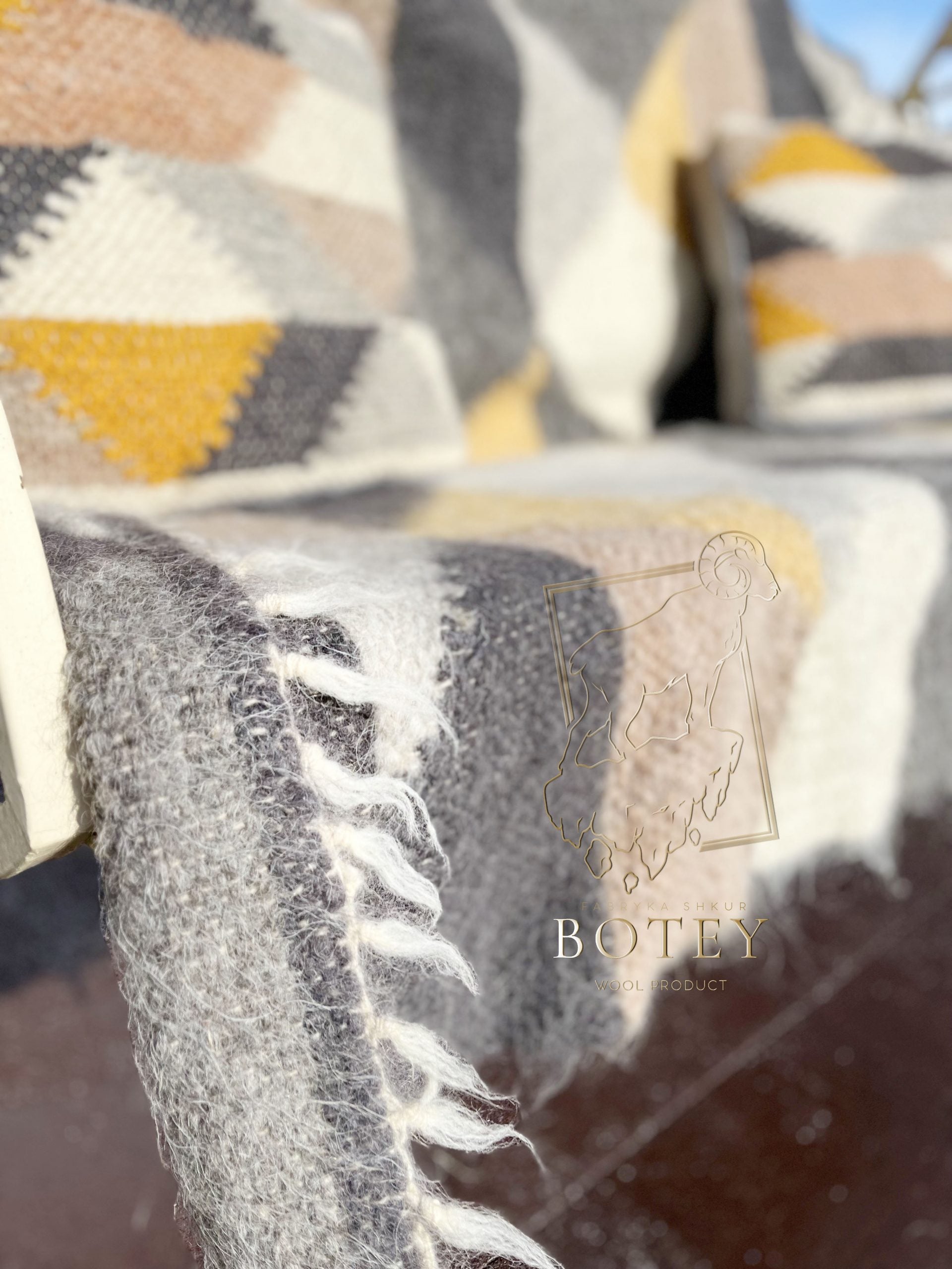 Carpathian Wool Blanket “Modern” 150×200 cm – Premium Handmade Natural Wool