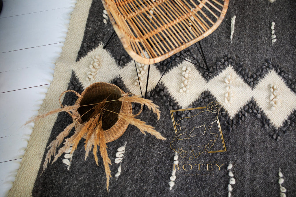 Carpathian Wool Blanket “Pearl Grey” 190×220 cm – Premium Handmade Natural Wool