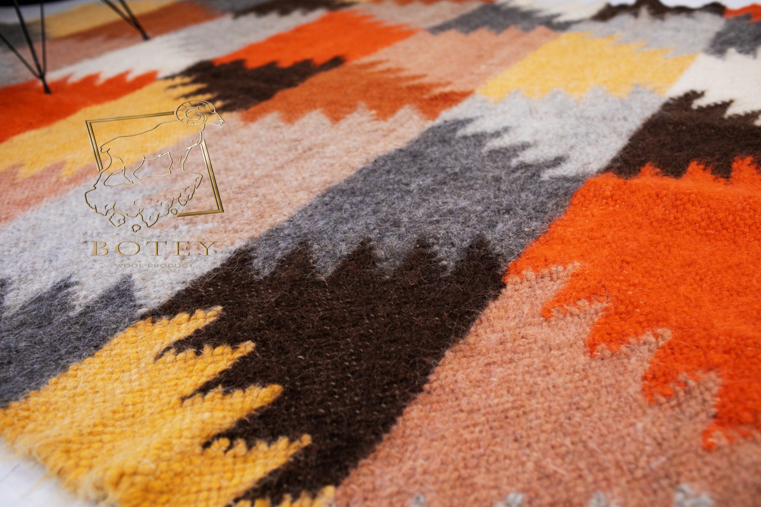 Carpathian Wool Blanket “Glow” 200×220 cm – Premium Handmade Natural Wool