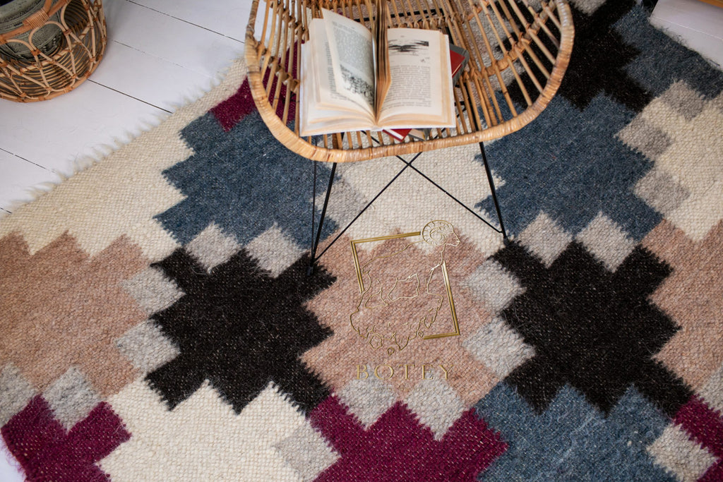 Carpathian Wool Blanket “Puzzle” 190×220 cm – Premium Handmade Natural Wool