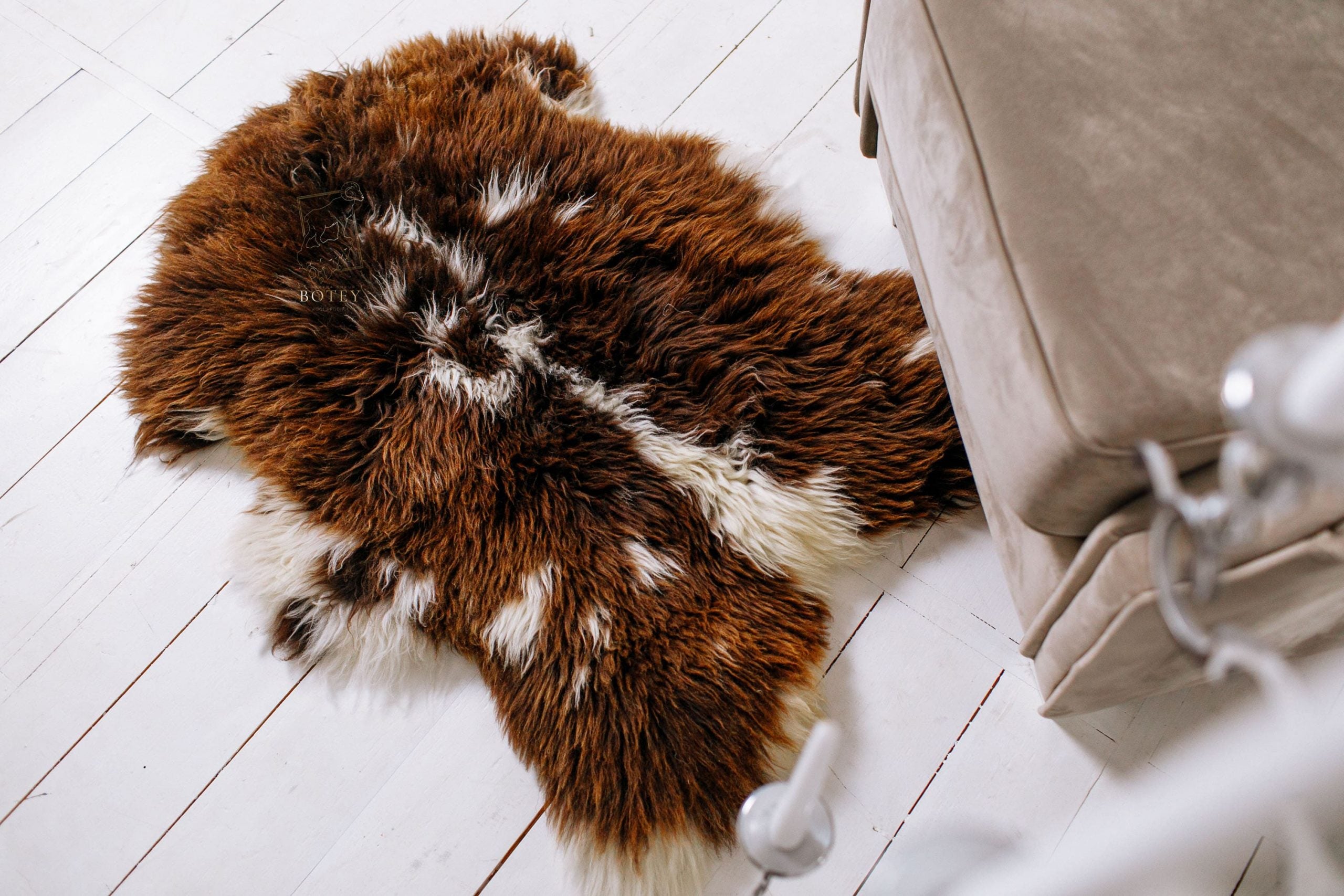 Brown & White Sheepskin 100×70 cm – Natural Wool Rug