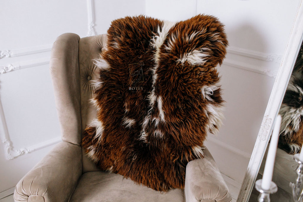 Brown & White Sheepskin 100×70 cm – Natural Wool Rug