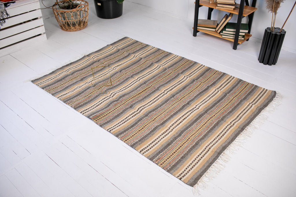 Handmade Hutsul Wool Rug Beige – Natural Wool Carpet 200×140 cm