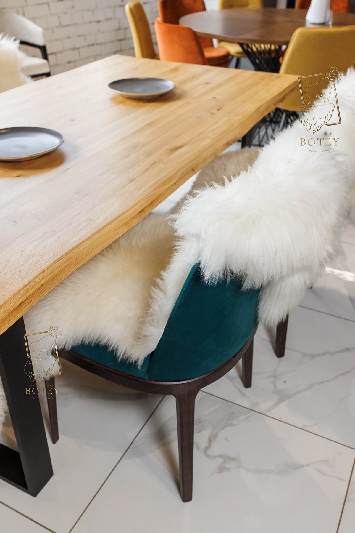 Natural Sheepskin Furniture Cover White 110×60 cm – Premium Wool Throw