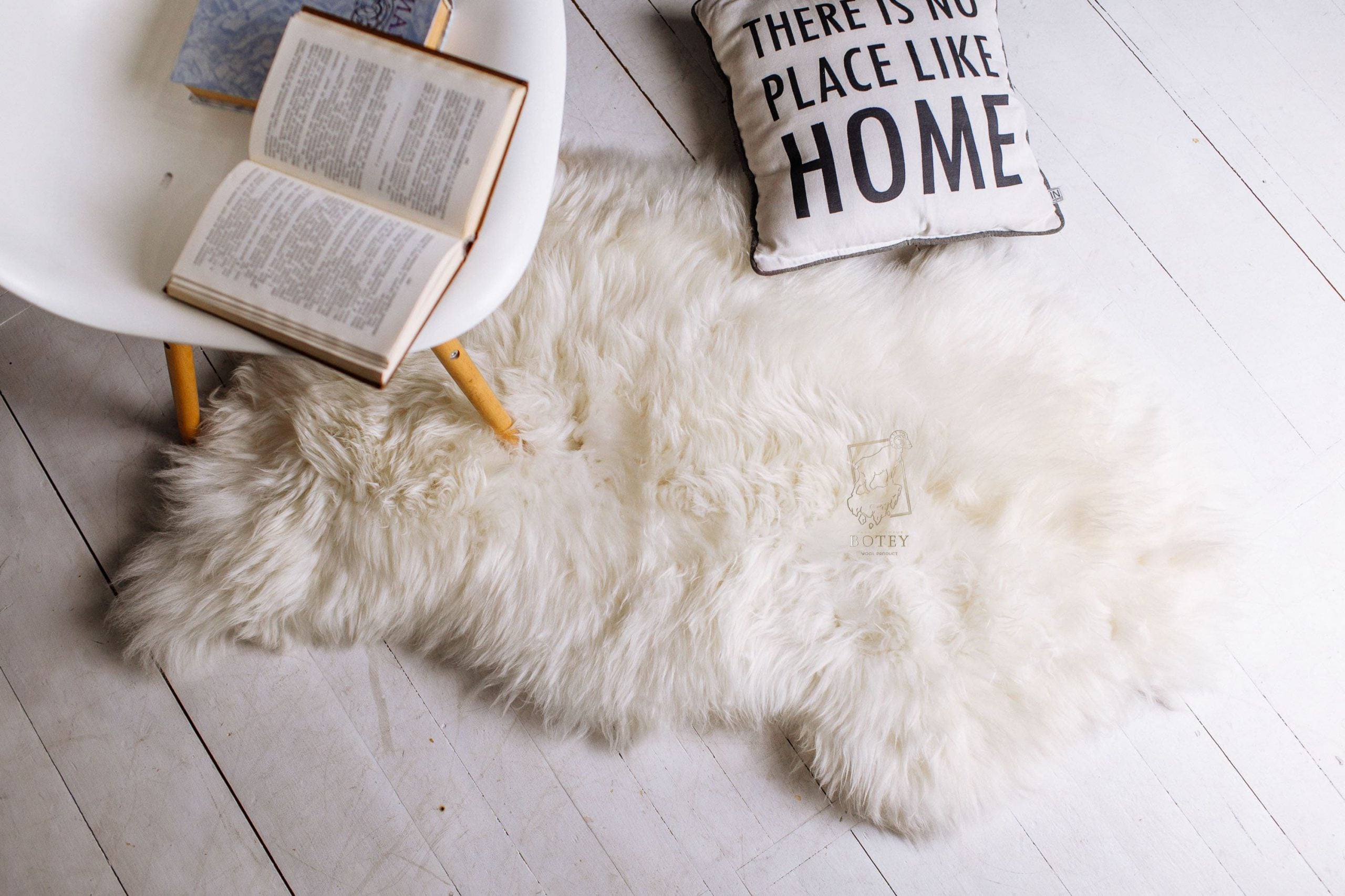 Large White Sheepskin Rug 130×75 cm – Natural Wool Hide