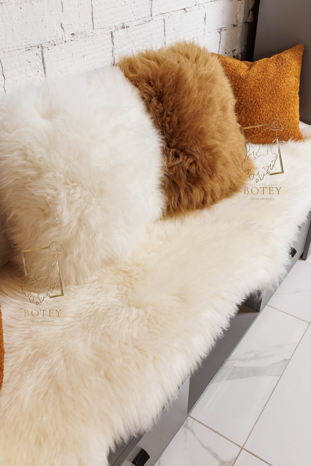 White Sheepskin Caramel Pillow 40×40 cm – Natural Fur Cushion