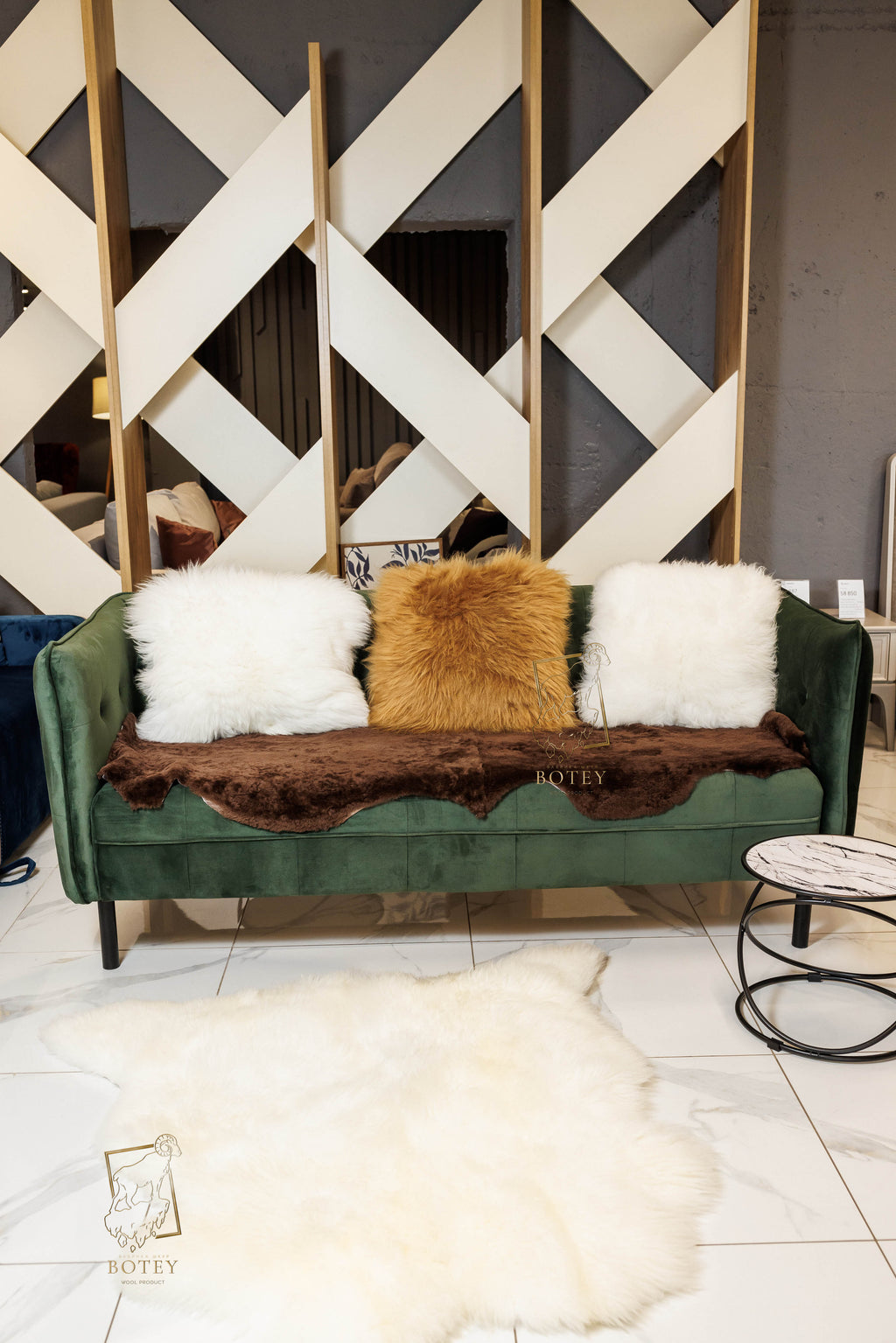 Fluffy White Sheepskin Cushion 40×40 cm – Natural Fur Decorative Pillow