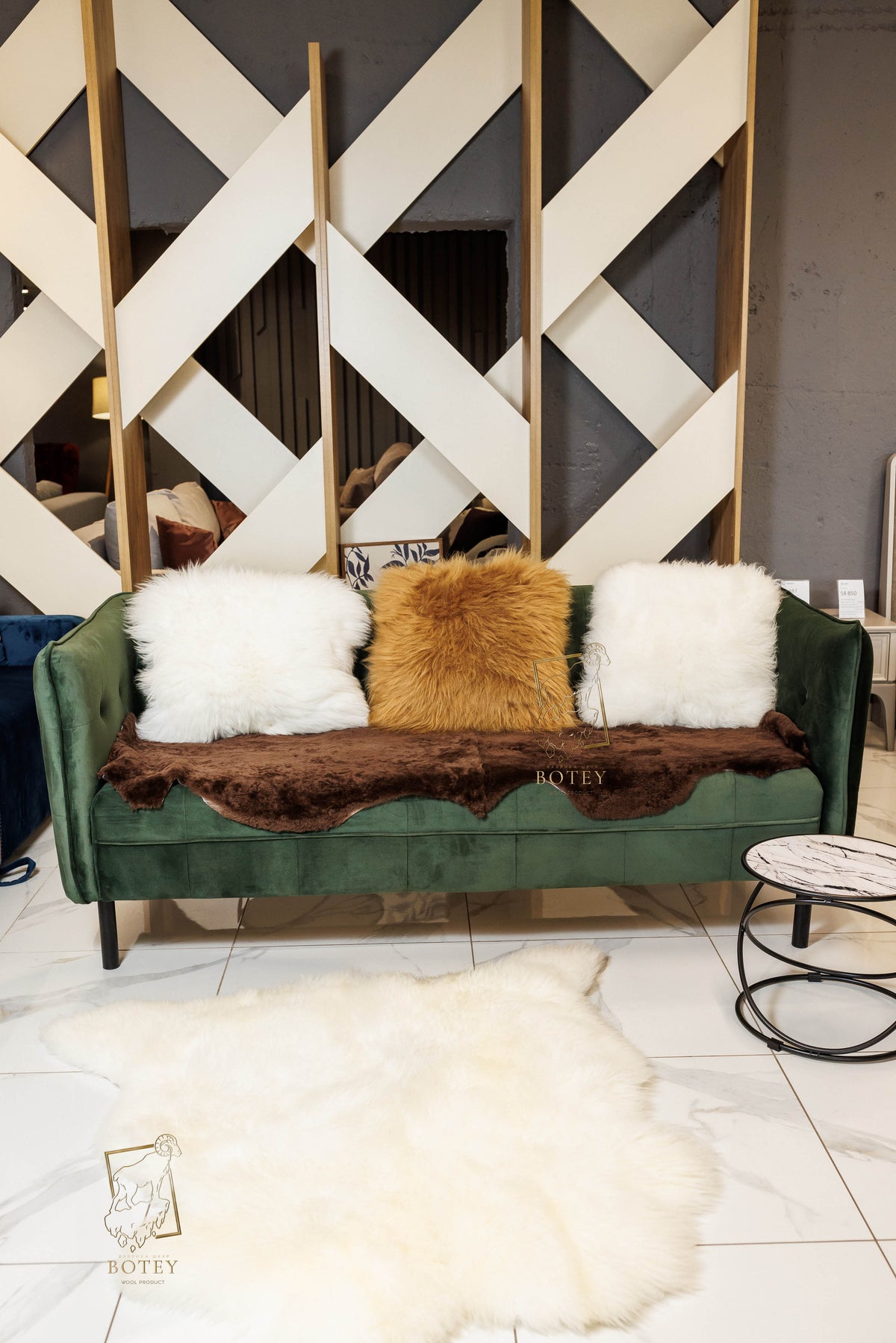 Fluffy White Sheepskin Cushion 40×40 cm – Natural Fur Decorative Pillow
