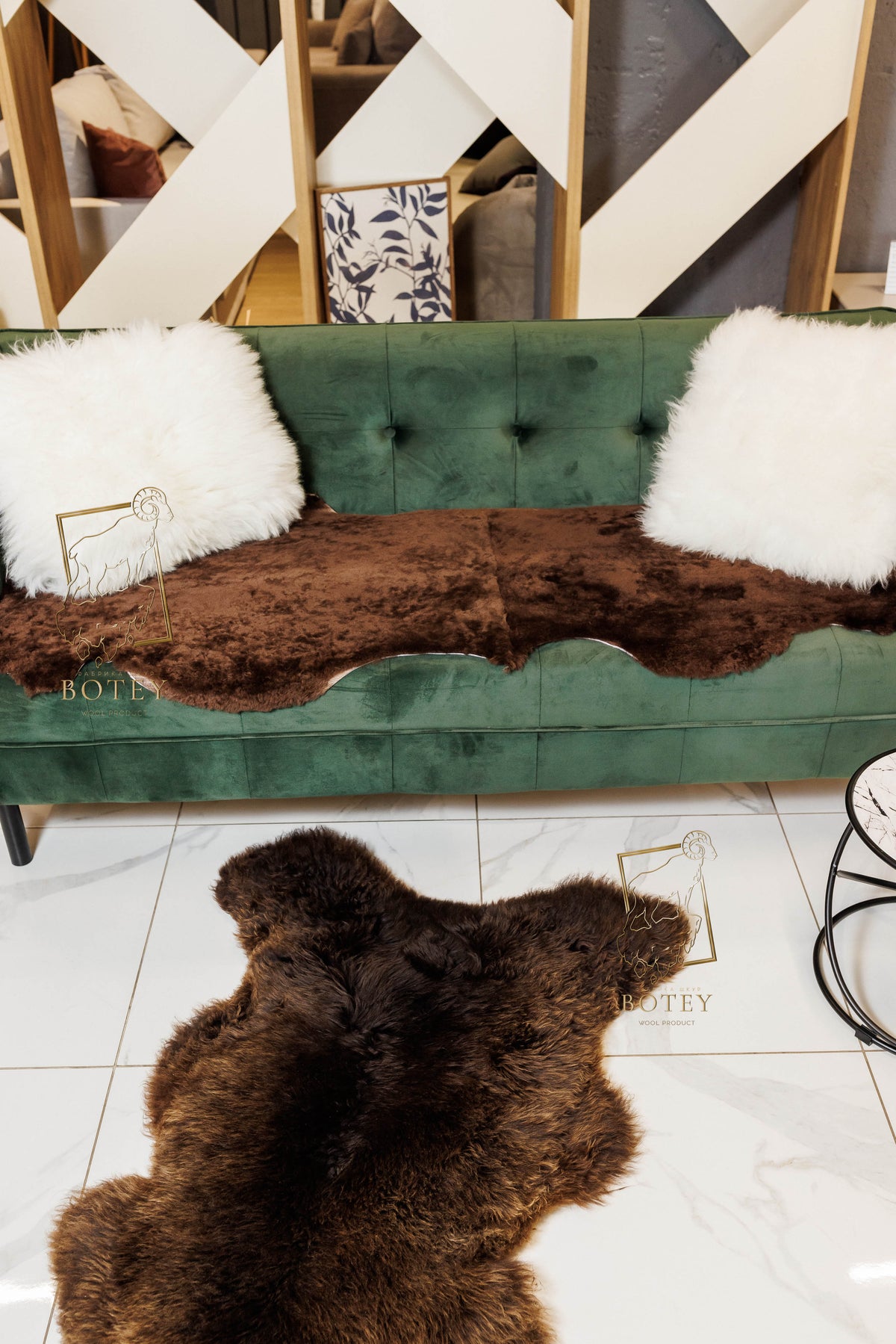 Fluffy White Sheepskin Cushion 40×40 cm – Natural Fur Decorative Pillow