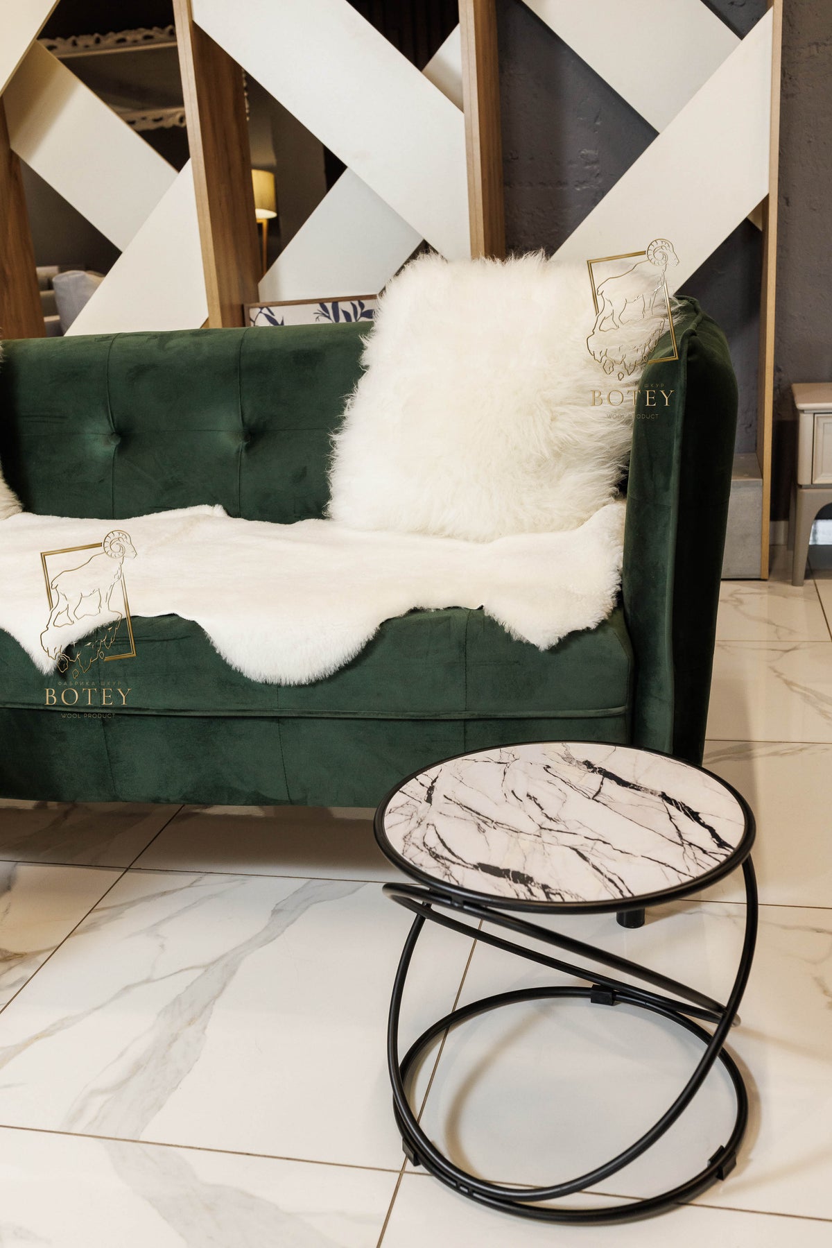 Fluffy White Sheepskin Cushion 40×40 cm – Natural Fur Decorative Pillow