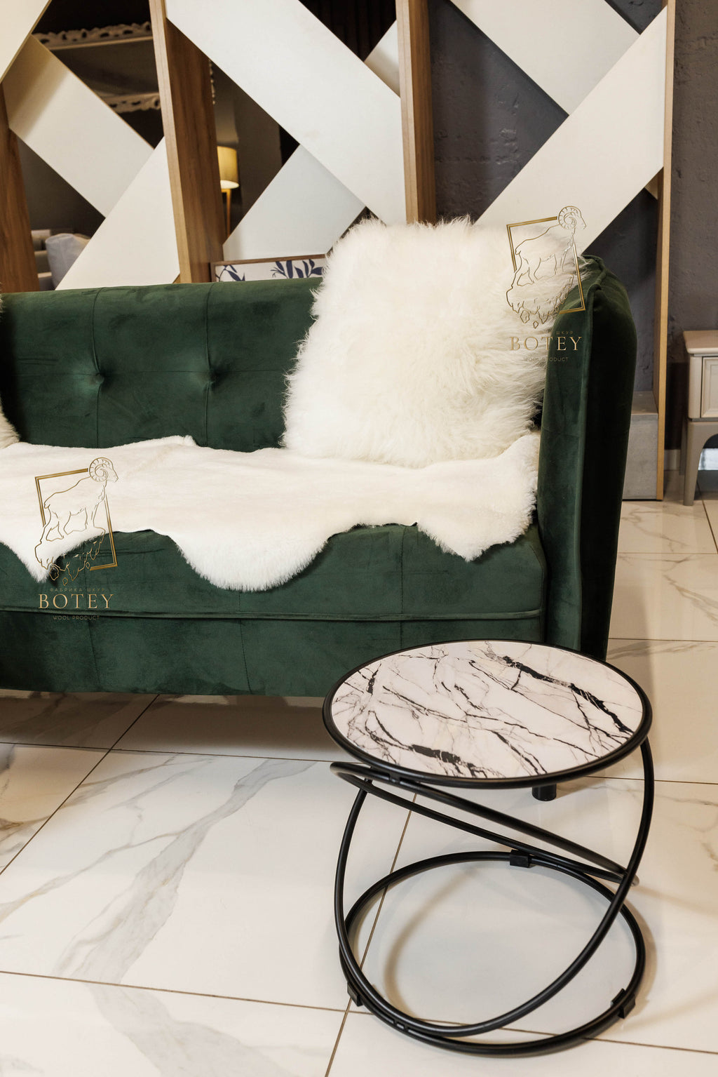 Fluffy White Sheepskin Cushion 40×40 cm – Natural Fur Decorative Pillow