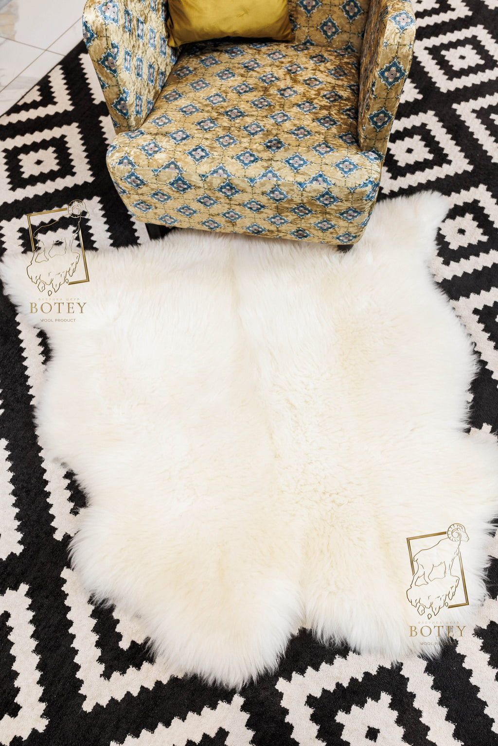 Wide Sheepskin Rug 2-in-1 (110×100 cm) – Natural White Fur Carpet