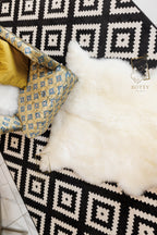 Wide Sheepskin Rug 2-in-1 (110×100 cm) – Natural White Fur Carpet
