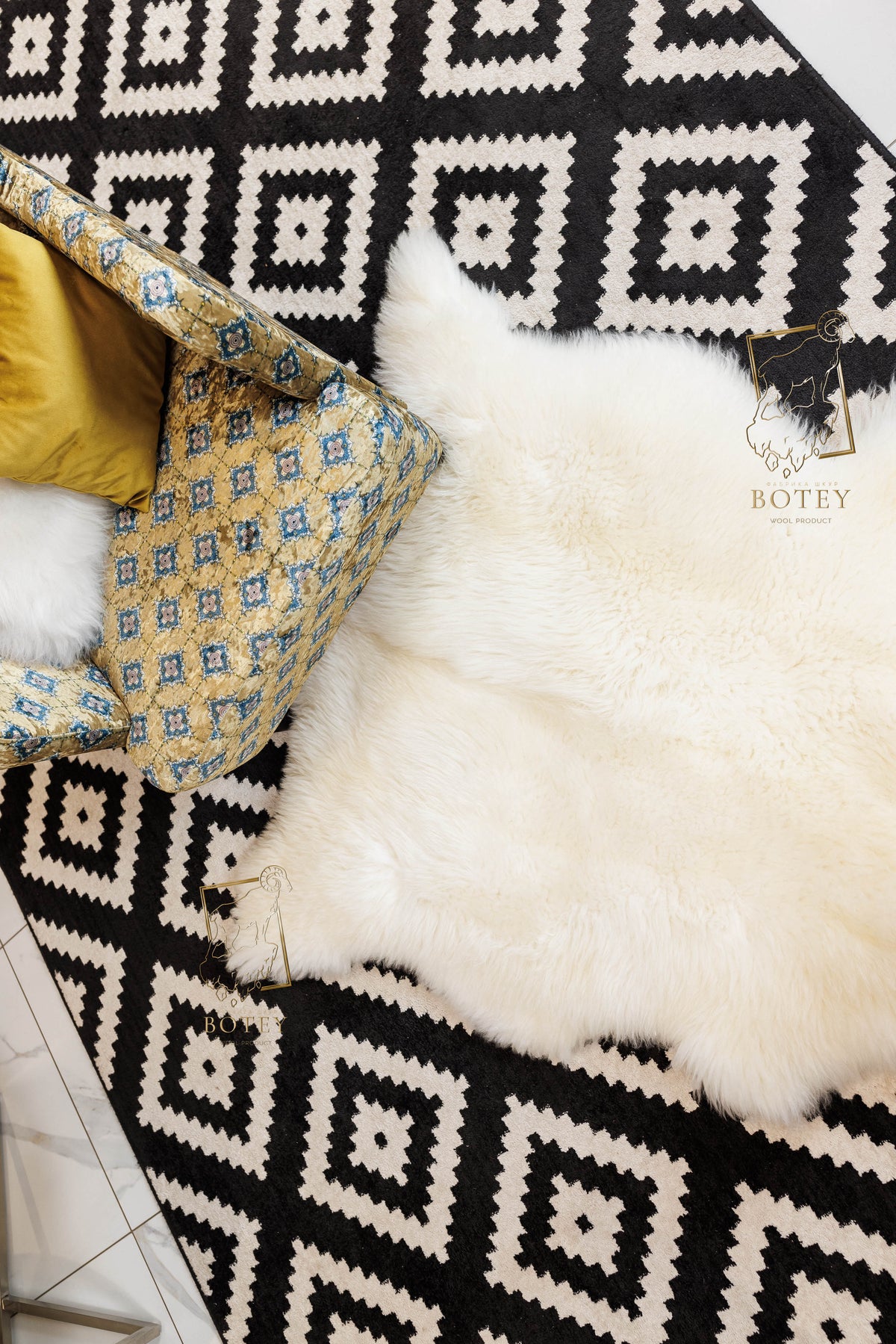 Wide Sheepskin Rug 2-in-1 (110×100 cm) – Natural White Fur Carpet