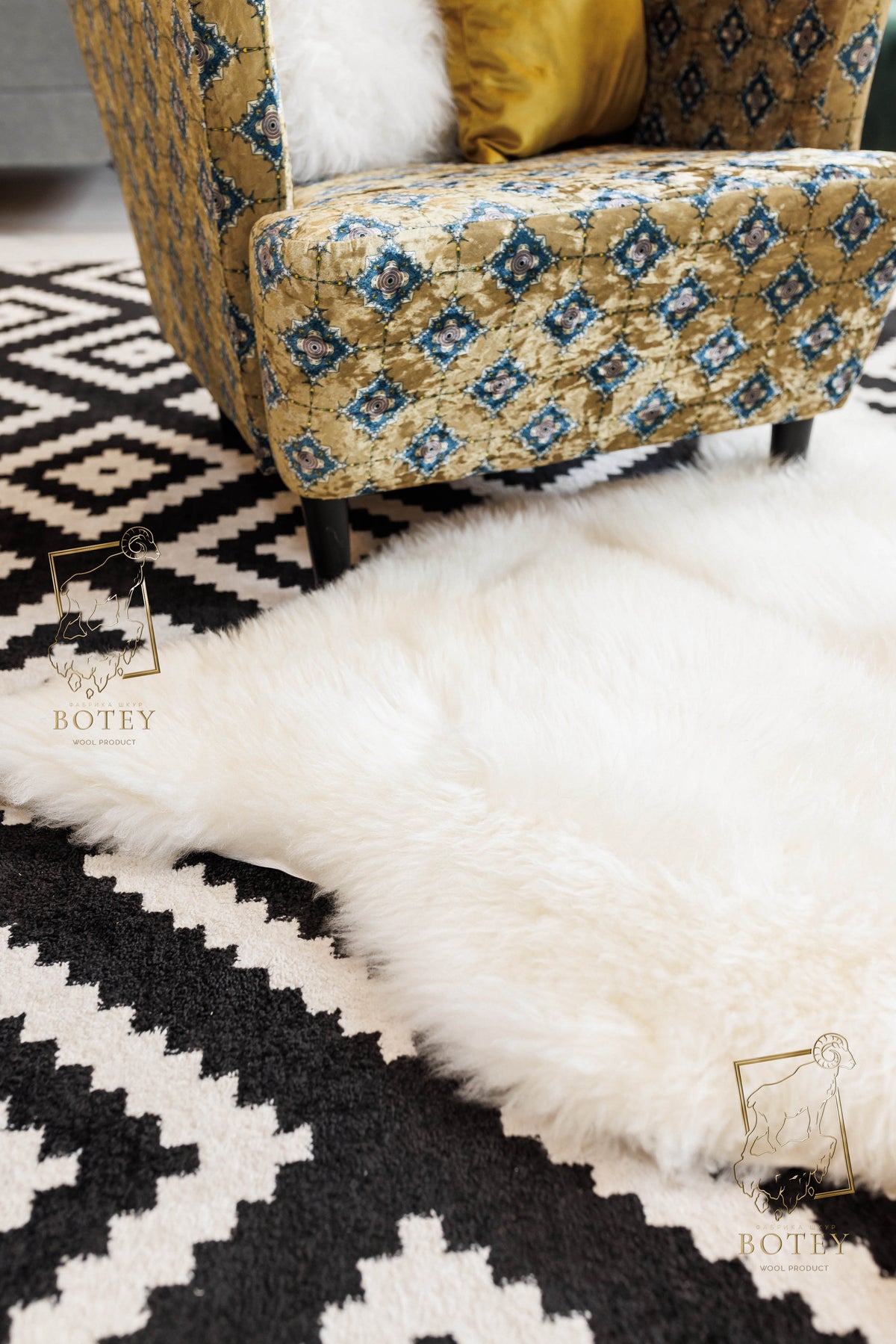 Wide Sheepskin Rug 2-in-1 (110×100 cm) – Natural White Fur Carpet
