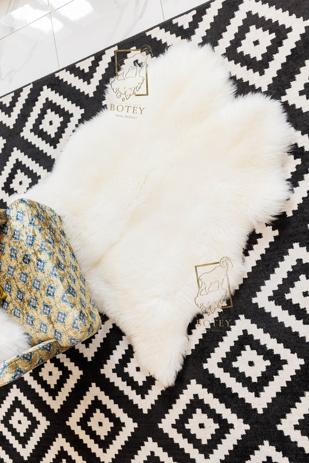 Wide Sheepskin Rug 2-in-1 (110×100 cm) – Natural White Fur Carpet