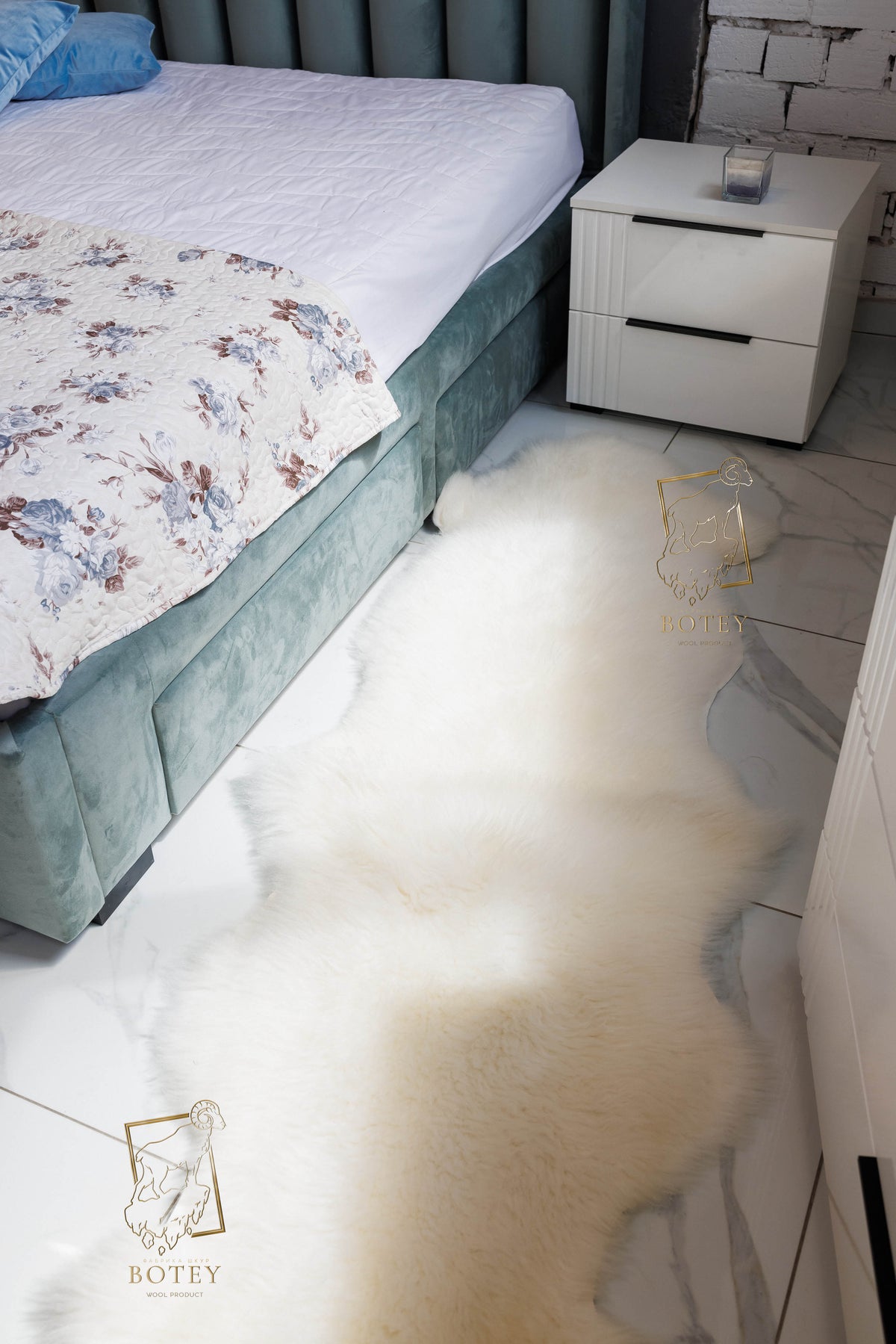 Sheepskin Sofa Cover (200×65 cm) – Natural White Fur Throw