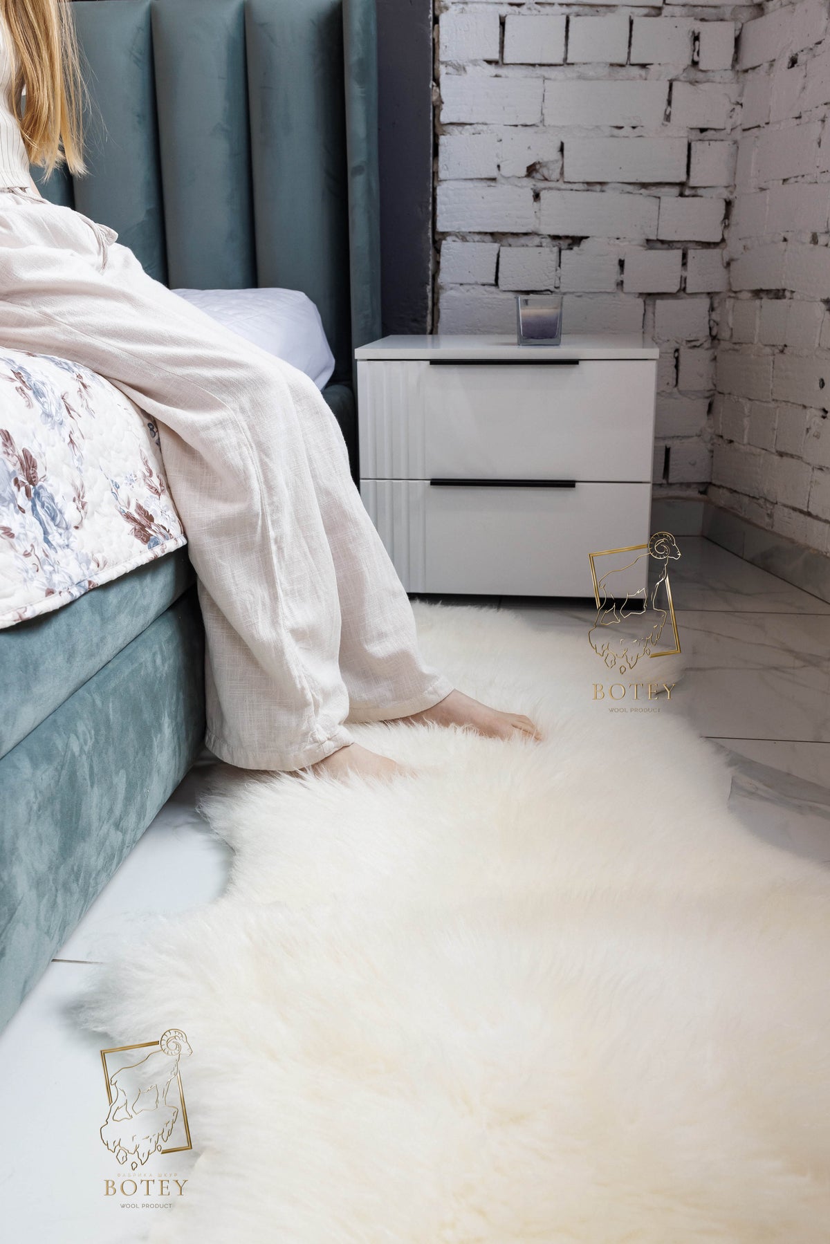 Sheepskin Sofa Cover (200×65 cm) – Natural White Fur Throw