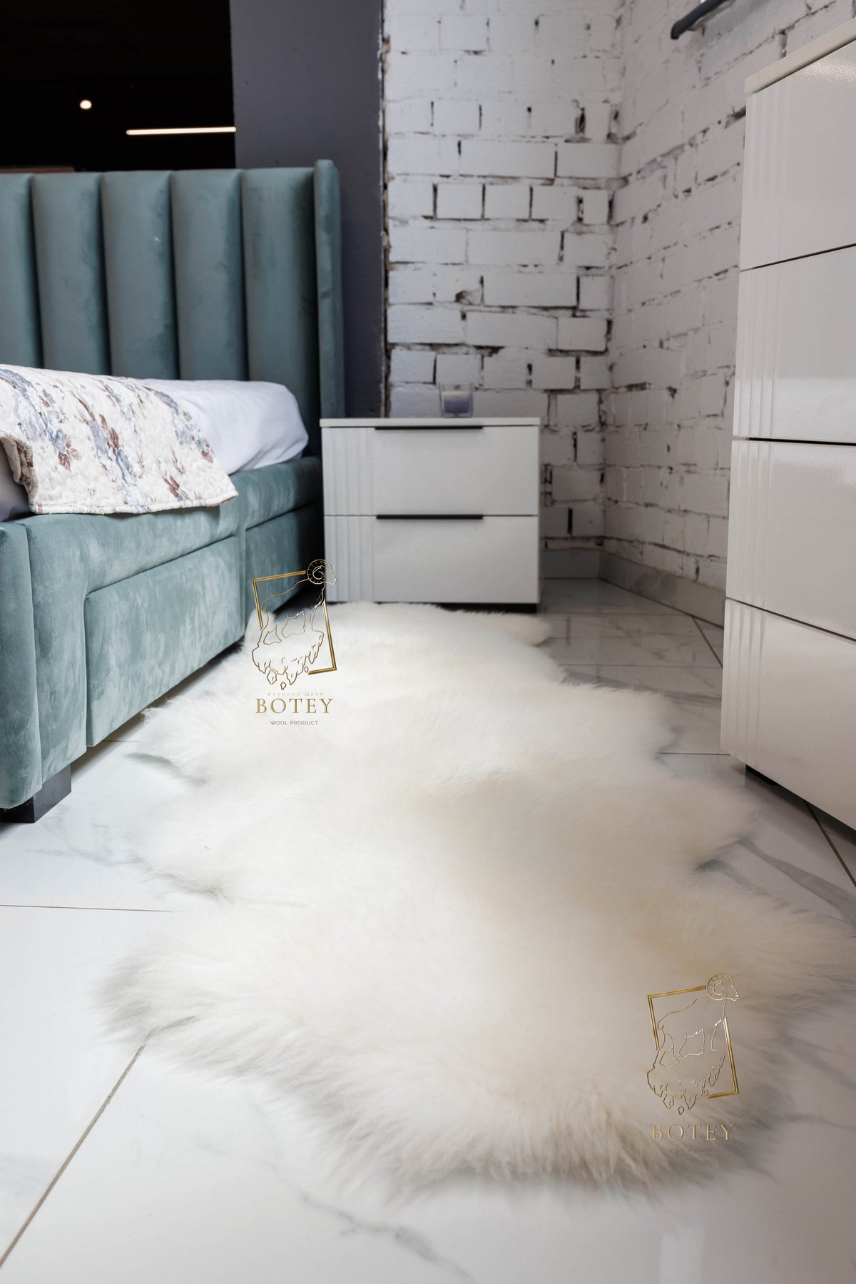 Sheepskin Sofa Cover (200×65 cm) – Natural White Fur Throw