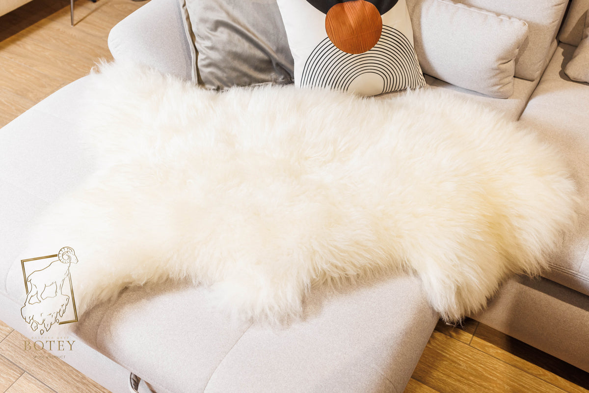 Natural White Sheepskin 110×65 cm – Soft Wool Rug & Furniture Cover